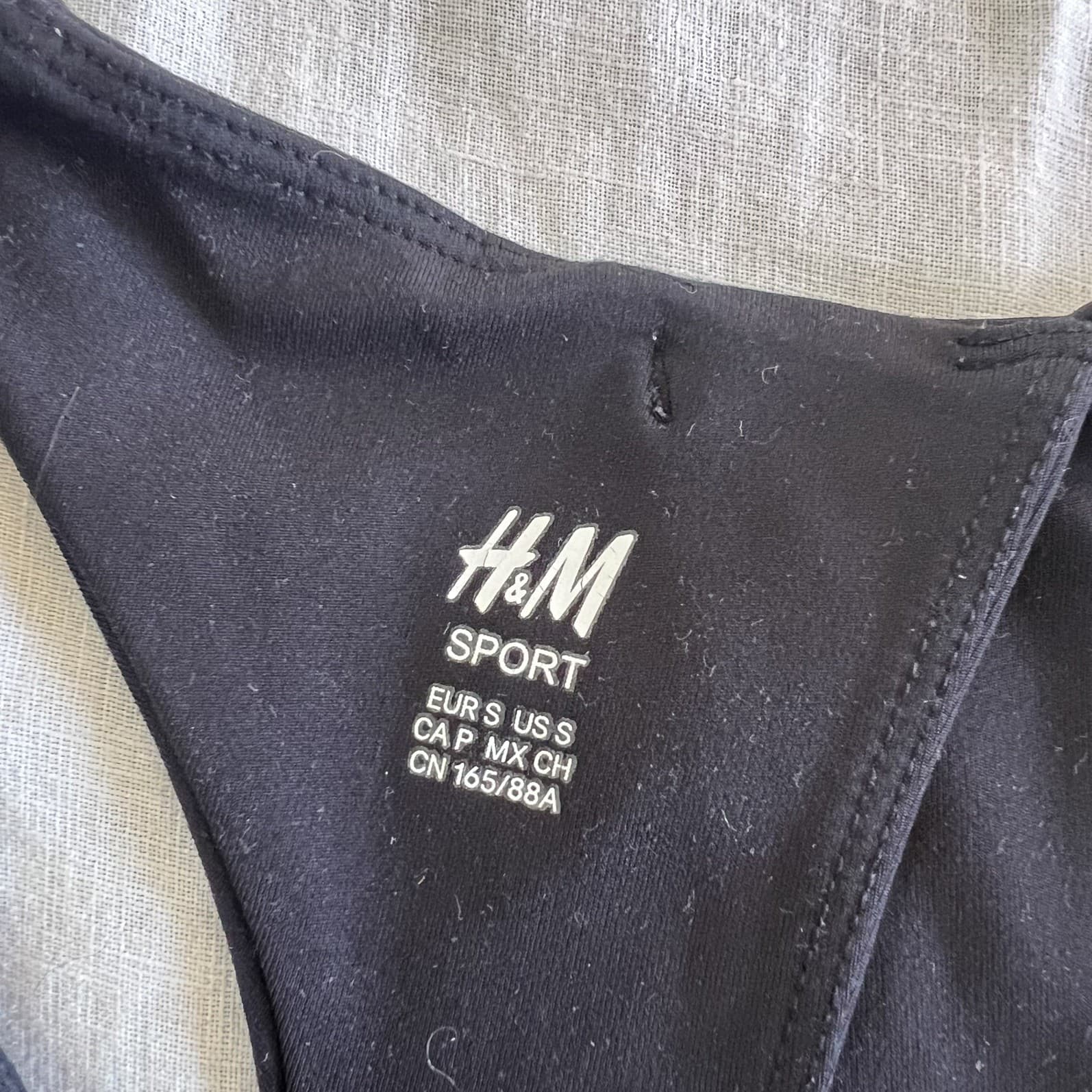H&M Sport Black Crop Sports Bra Racerback Activewear Gym Top Size S Small — photo 2 of 5