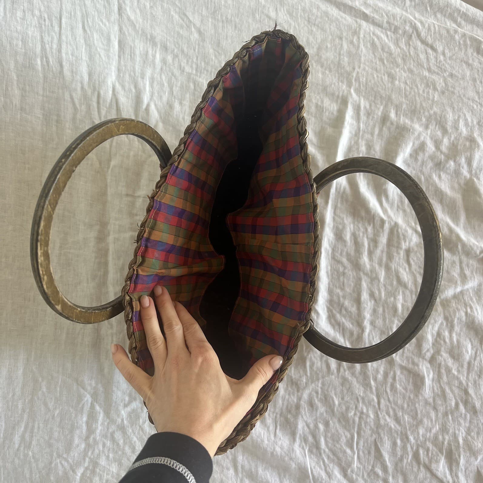 Vintage Straw Woven Market Bag Plaid Interior Wood O-Ring Handle Tote — photo 4 of 8
