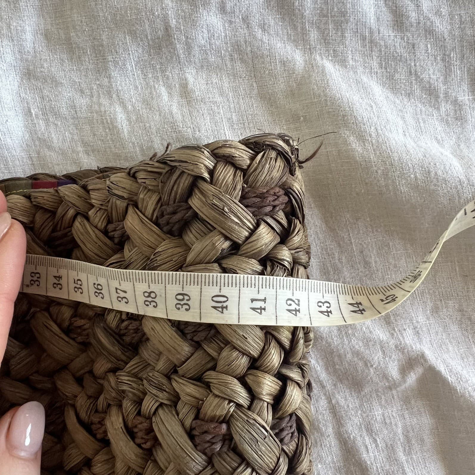 Vintage Straw Woven Market Bag Plaid Interior Wood O-Ring Handle Tote — photo 8 of 8