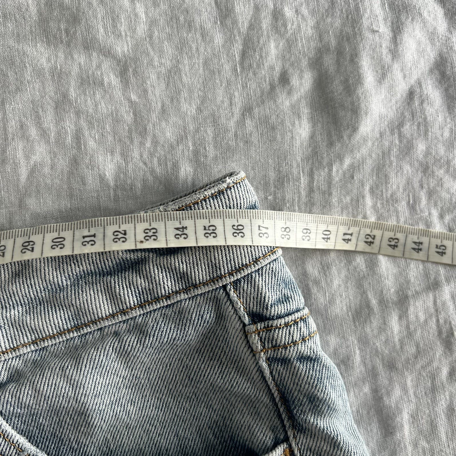 Thrills Erin Denim Shorts Size 9 AU 27 Light Wash Distressed Frayed Raw Hem — photo 2 of 7