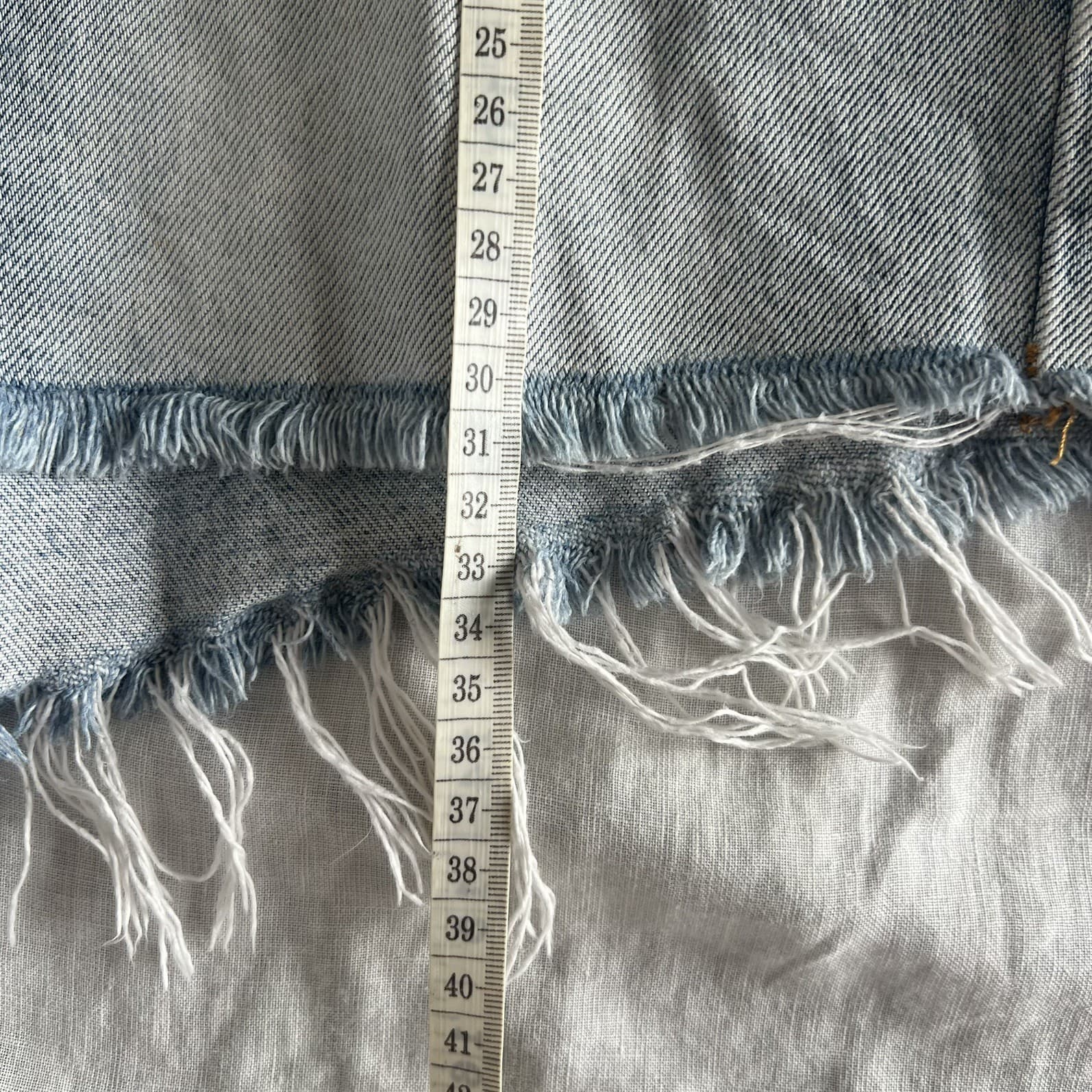 Thrills Erin Denim Shorts Size 9 AU 27 Light Wash Distressed Frayed Raw Hem — photo 3 of 7