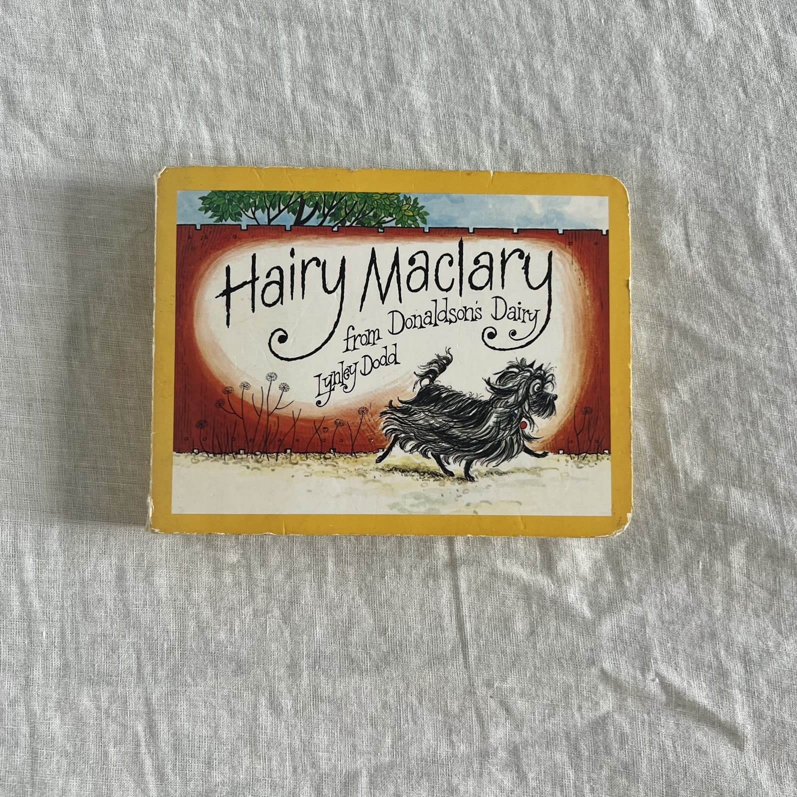 Hairy Maclary from Donaldsons Dairy Board Book Lynley Dodd Kids Classic Toddler — photo 1 of 4