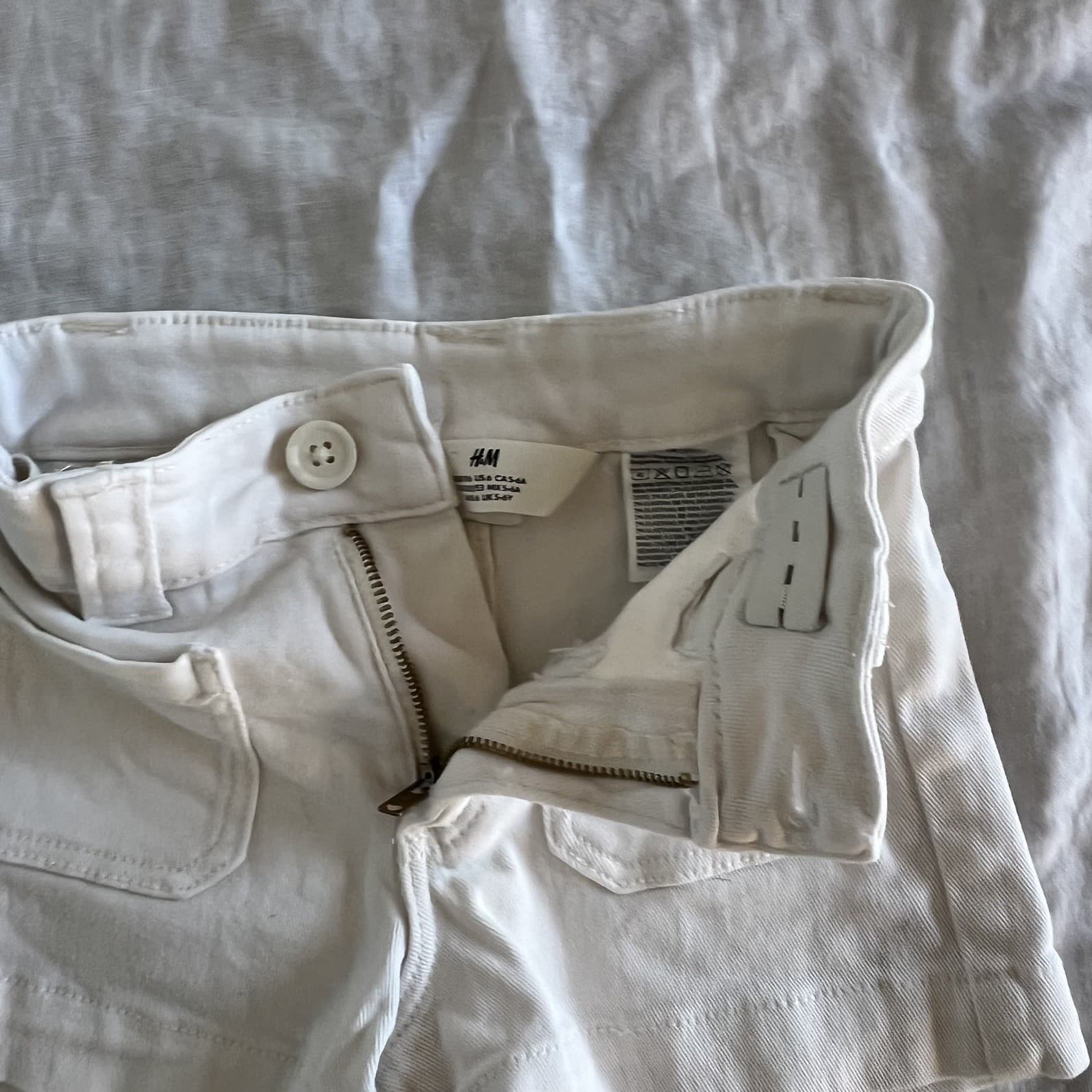 H&M Girls Shorts Size 6 White Denim Twill High Waisted Sailor Utility Cargo 5-6 — photo 2 of 5