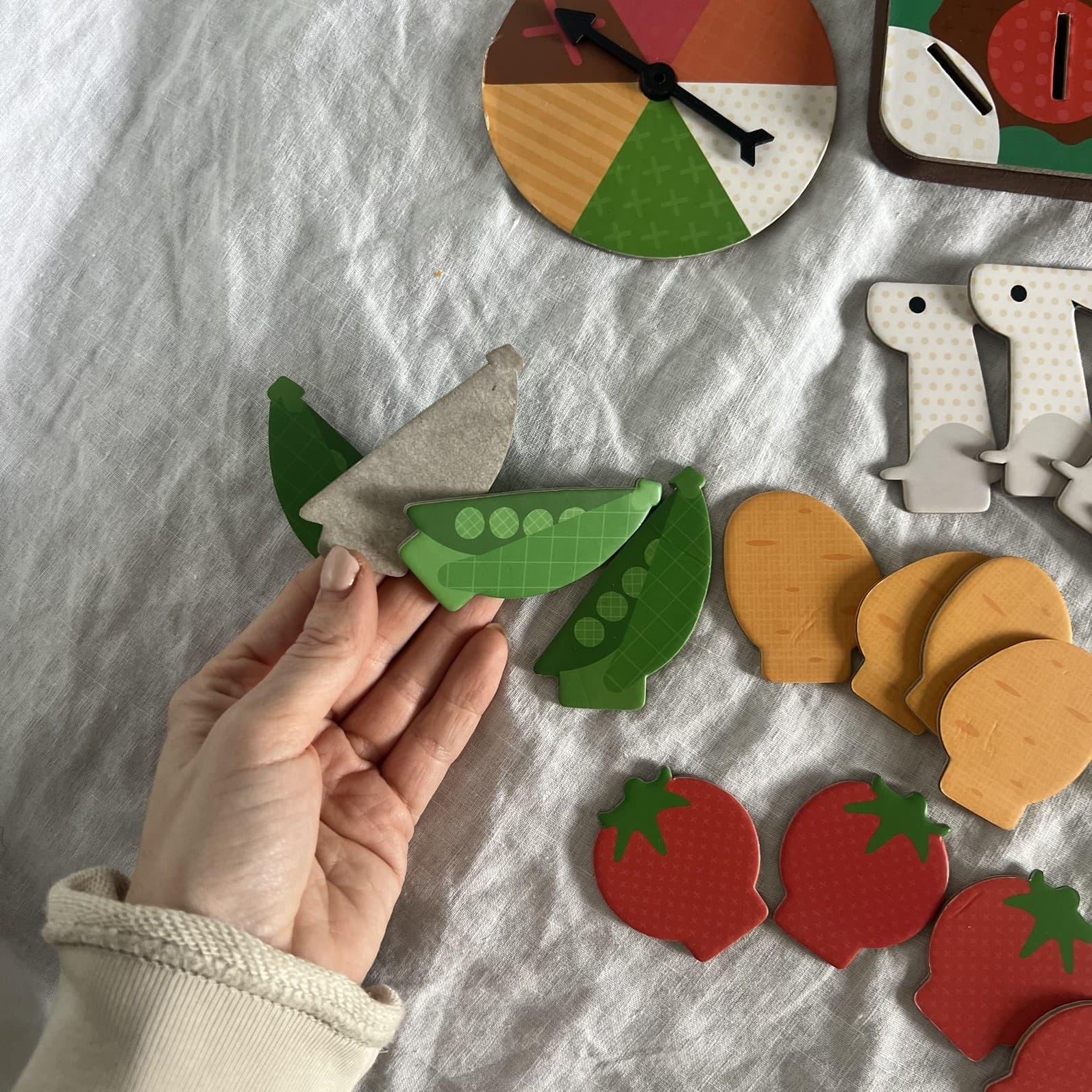 mierEdu Don’t Take My Tomatoes Family Speed Board Game Educational Kids Puzzle — photo 4 of 5