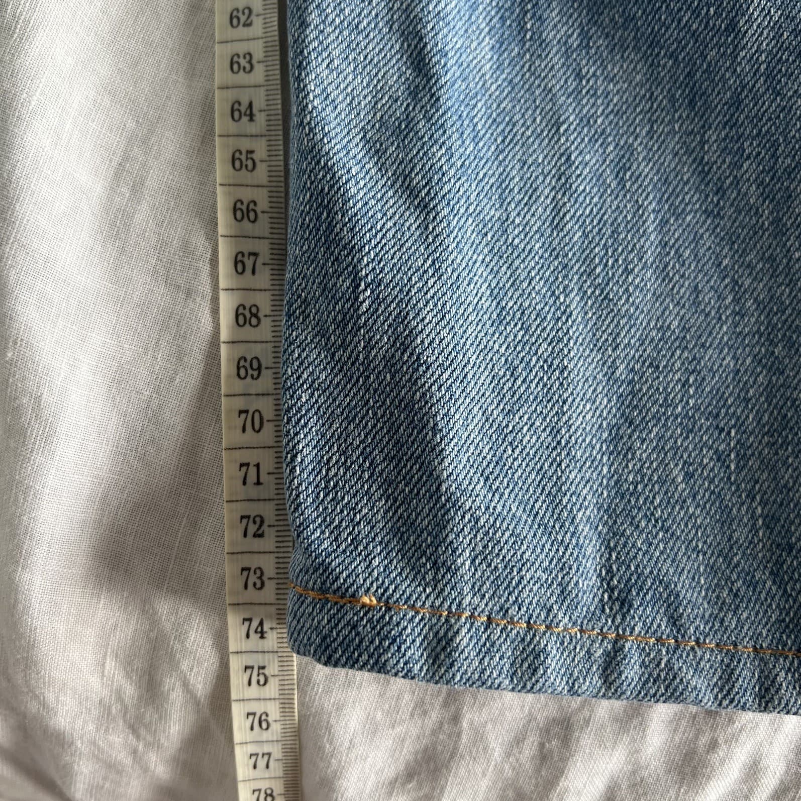 Vintage Levi’s 550 Relaxed Fit Tapered Leg Jeans Mid Blue Rigid Denim Size 28 — photo 2 of 9