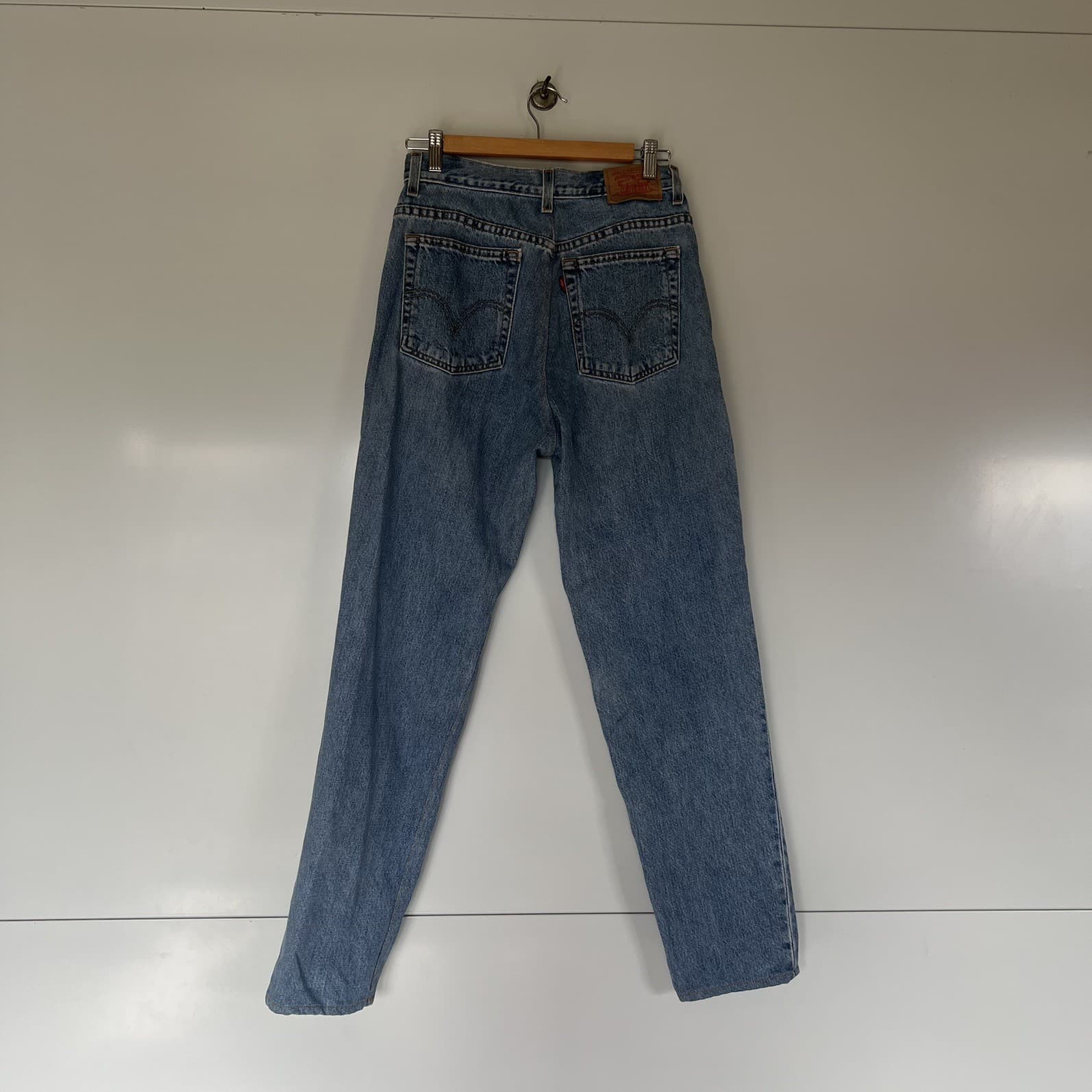 Vintage Levi’s 550 Relaxed Fit Tapered Leg Jeans Mid Blue Rigid Denim Size 28 — photo 4 of 9