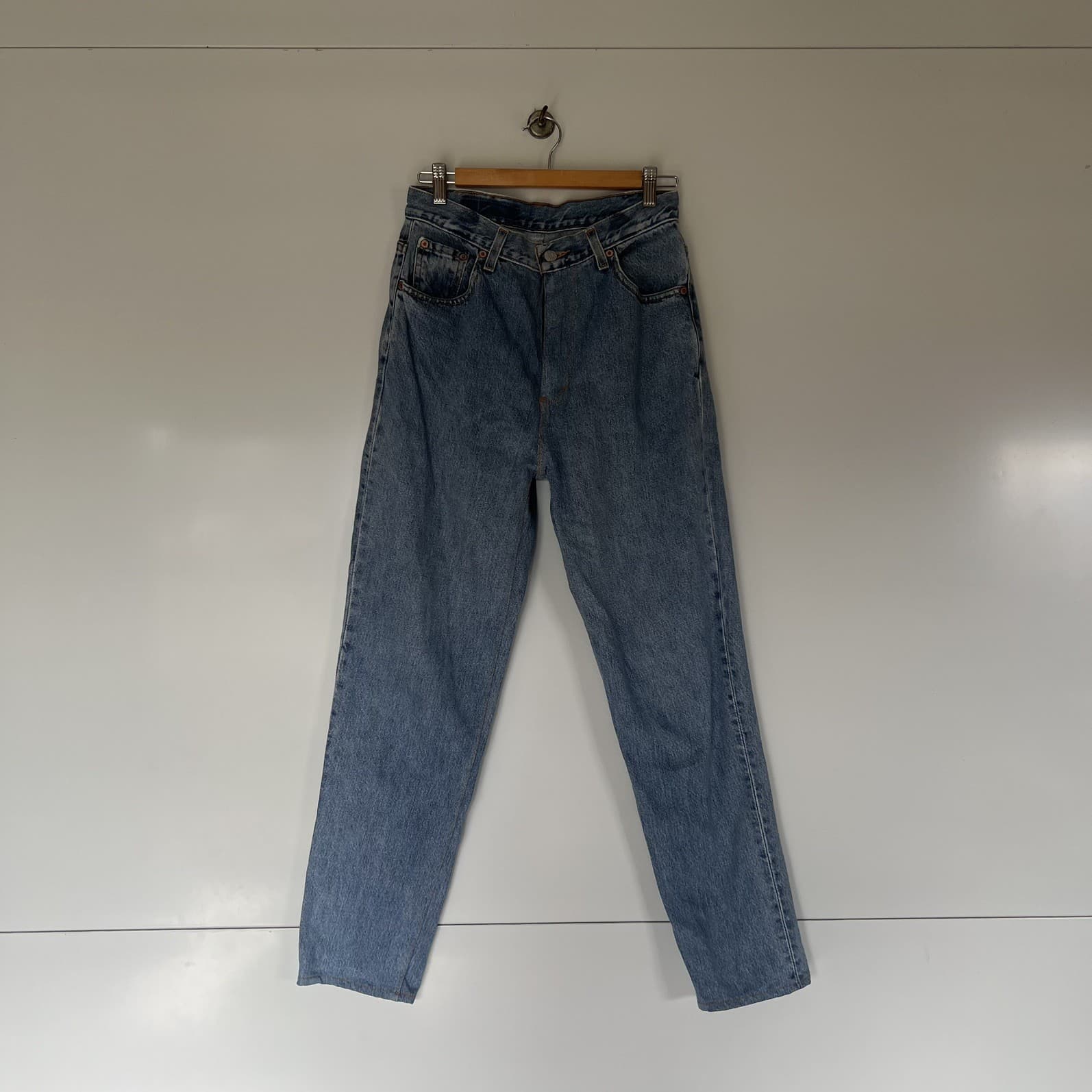 Vintage Levi’s 550 Relaxed Fit Tapered Leg Jeans Mid Blue Rigid Denim Size 28 — photo 5 of 9