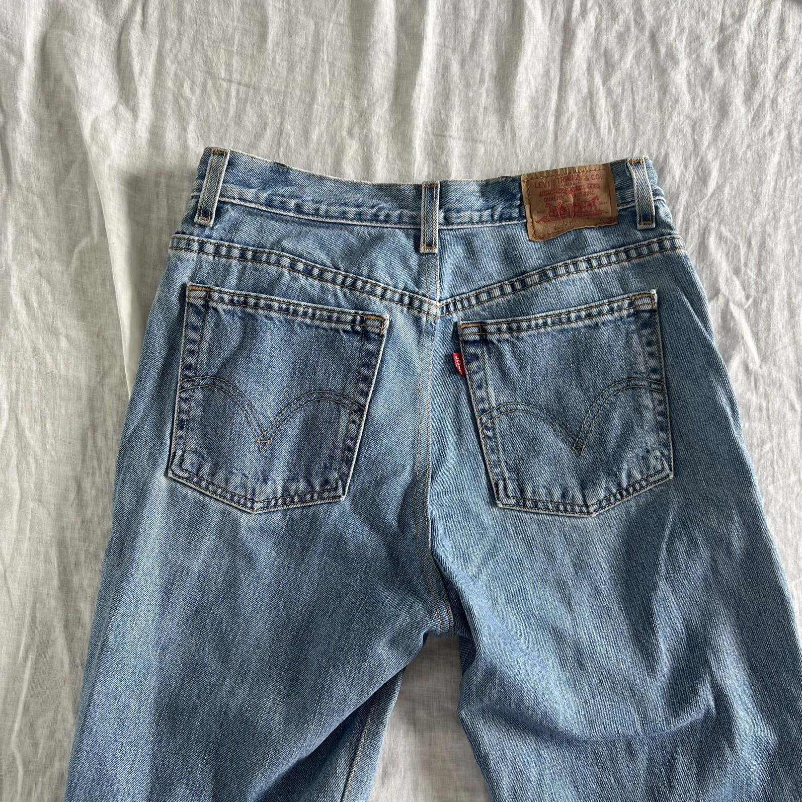 Vintage Levi’s 550 Relaxed Fit Tapered Leg Jeans Mid Blue Rigid Denim Size 28 — photo 6 of 9