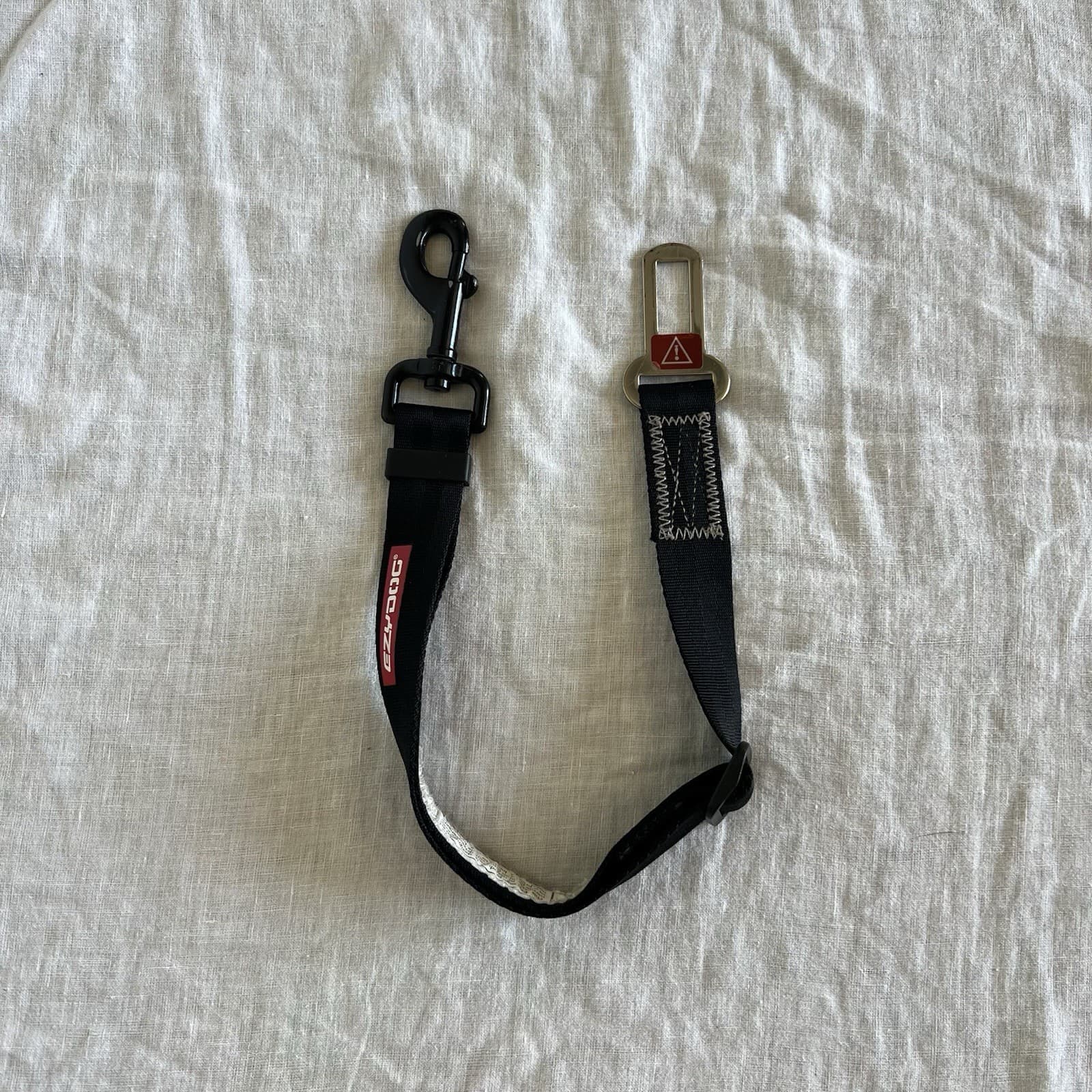 EzyDog Adjustable Car Restraint Seat Belt Lead Dog Travel Safety Black — photo 2 of 6
