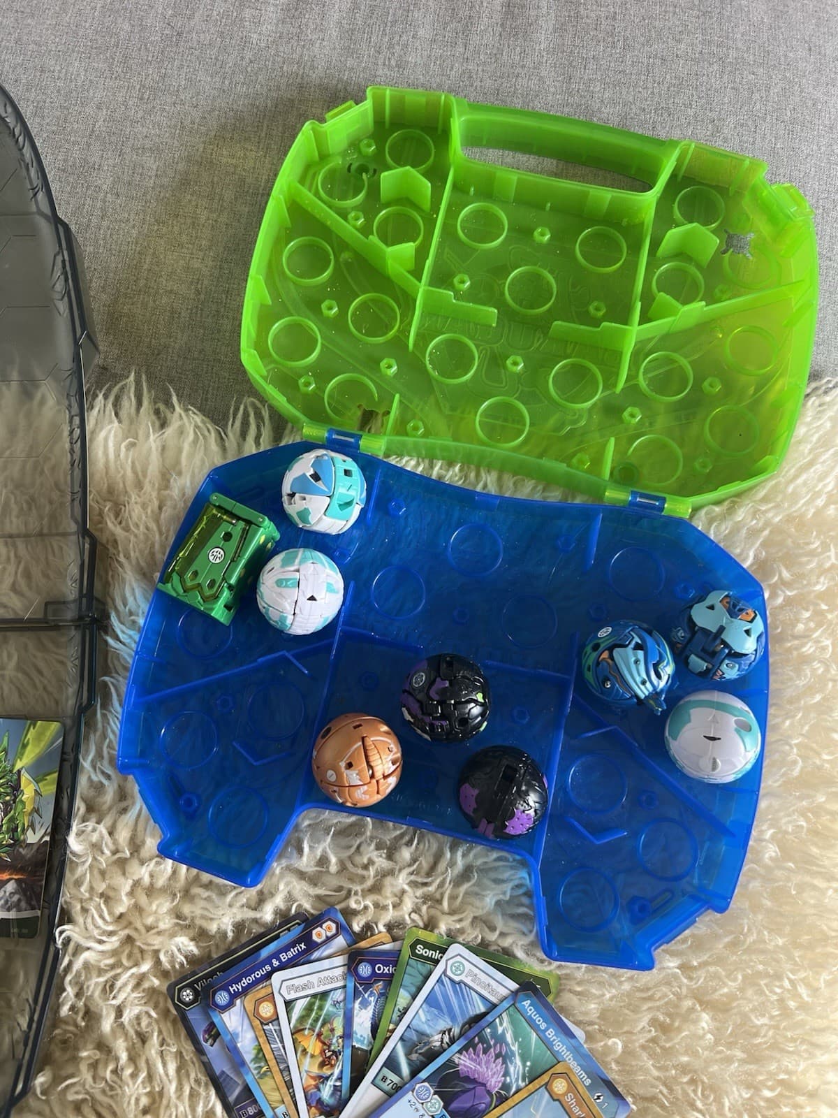 Bakugan Battle Matrix Arena Board 9 Bakugan Figures Storage Carry Case Cards Lot — photo 3 of 6