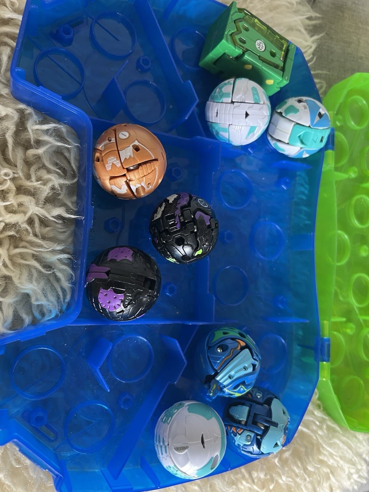 Bakugan Battle Matrix Arena Board 9 Bakugan Figures Storage Carry Case Cards Lot — photo 6 of 6