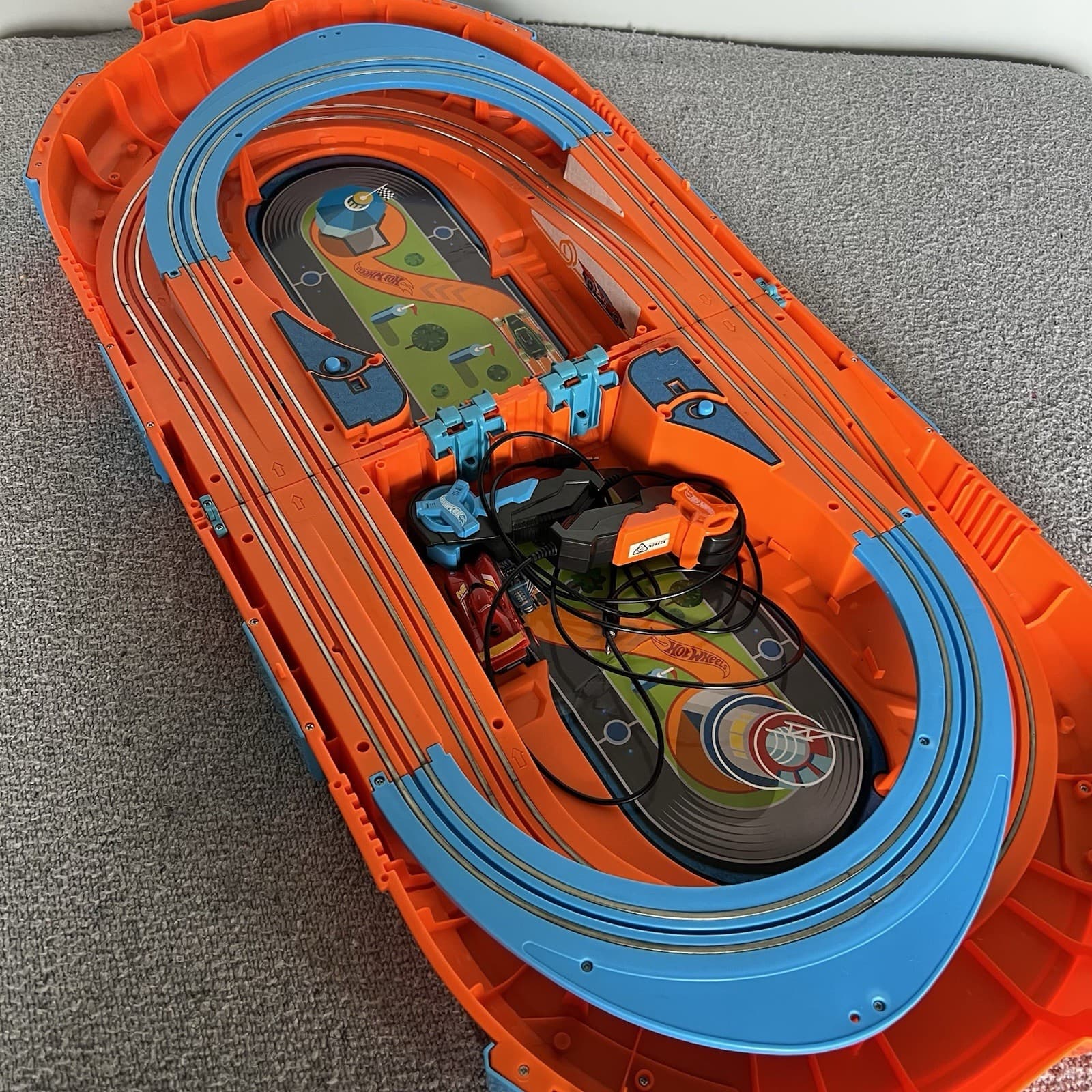 Hot Wheels Slot Car Track Set Portable Folding Case With Controller & 1 Car — photo 3 of 7