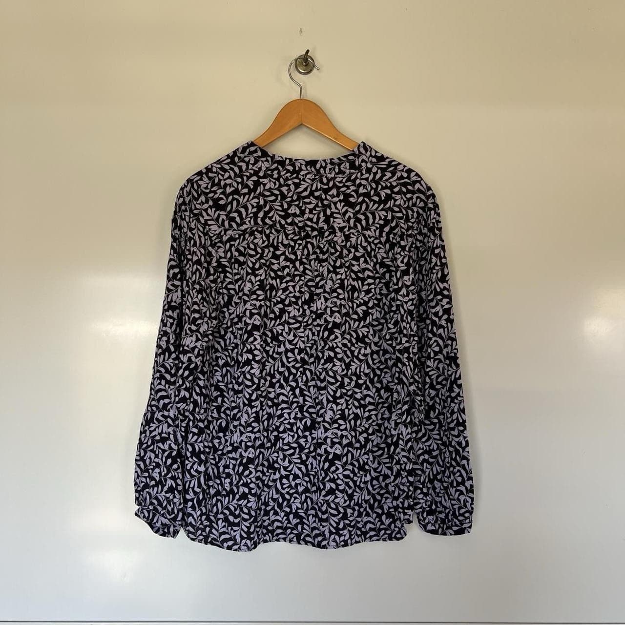 Sussan Floral Blouse Black White Viscose Peasant Top Puff Sleeve Work Office 12 — photo 5 of 8