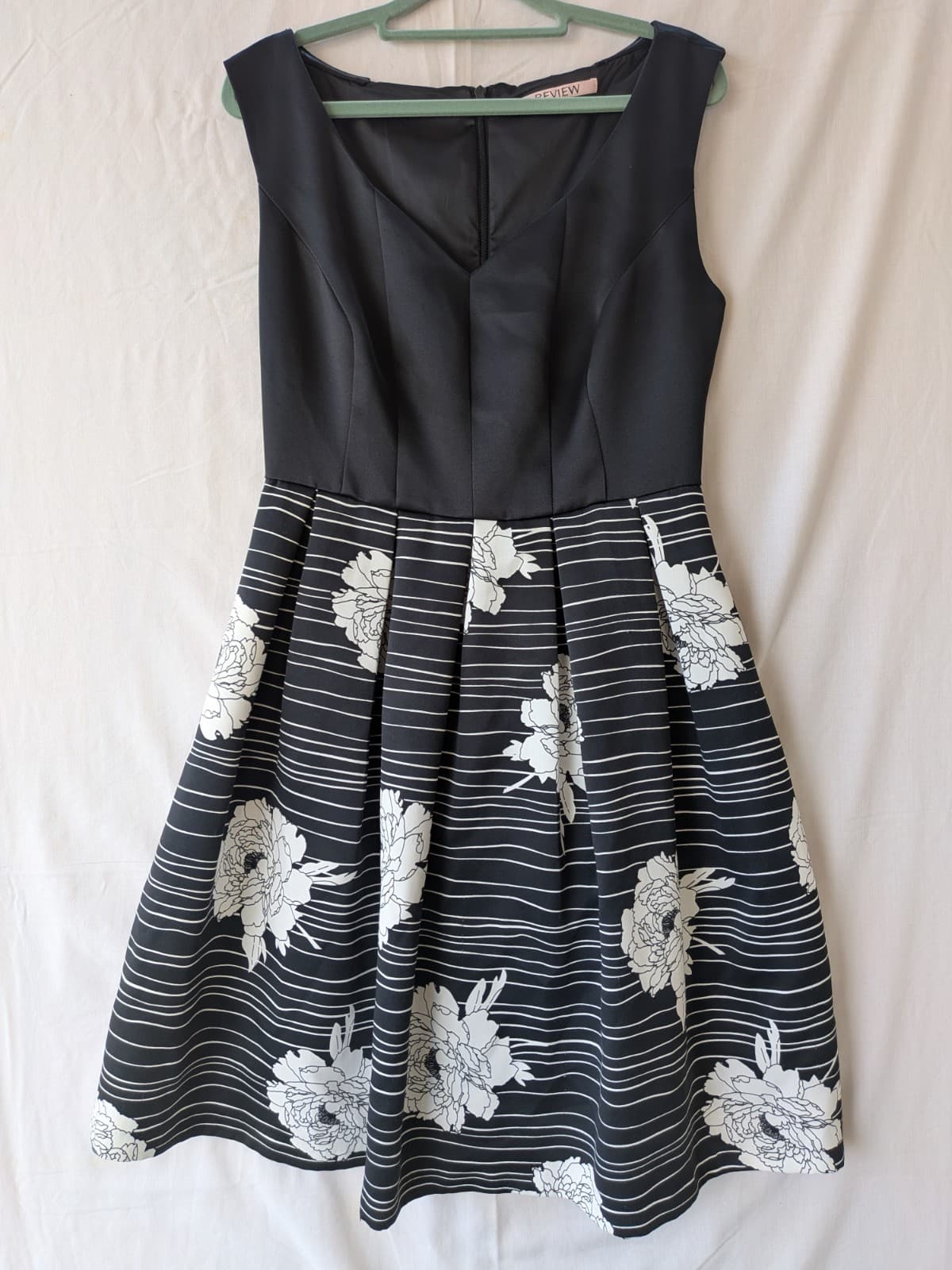 Review Dress Black White Floral Fit Flare Cocktail Office Satin Size Aus 10 Us 6 — photo 2 of 11