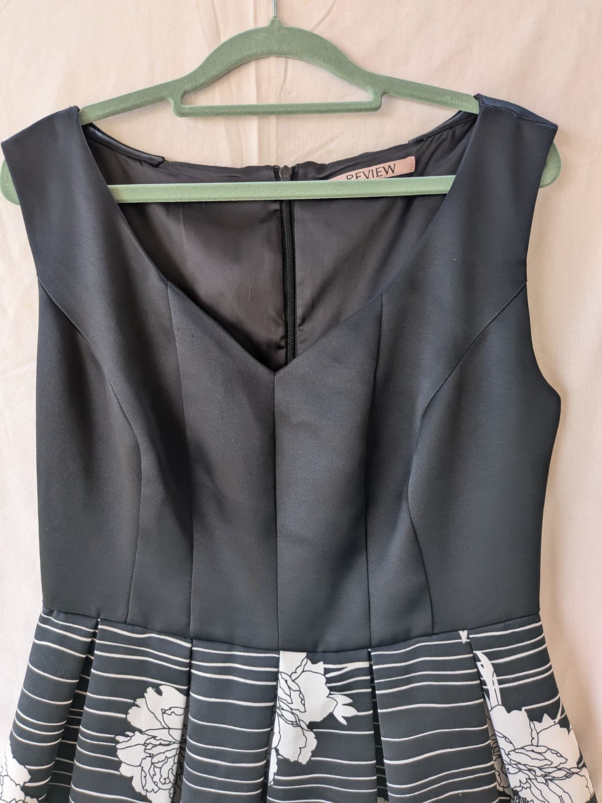 Review Dress Black White Floral Fit Flare Cocktail Office Satin Size Aus 10 Us 6 — photo 3 of 11