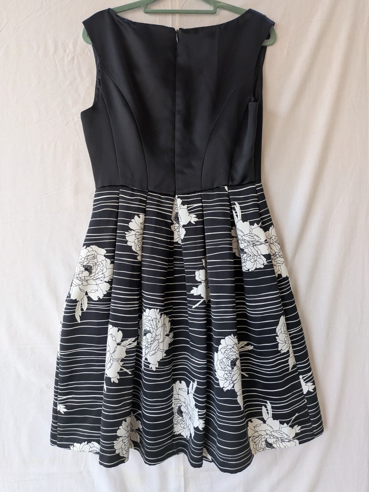 Review Dress Black White Floral Fit Flare Cocktail Office Satin Size Aus 10 Us 6 — photo 7 of 11