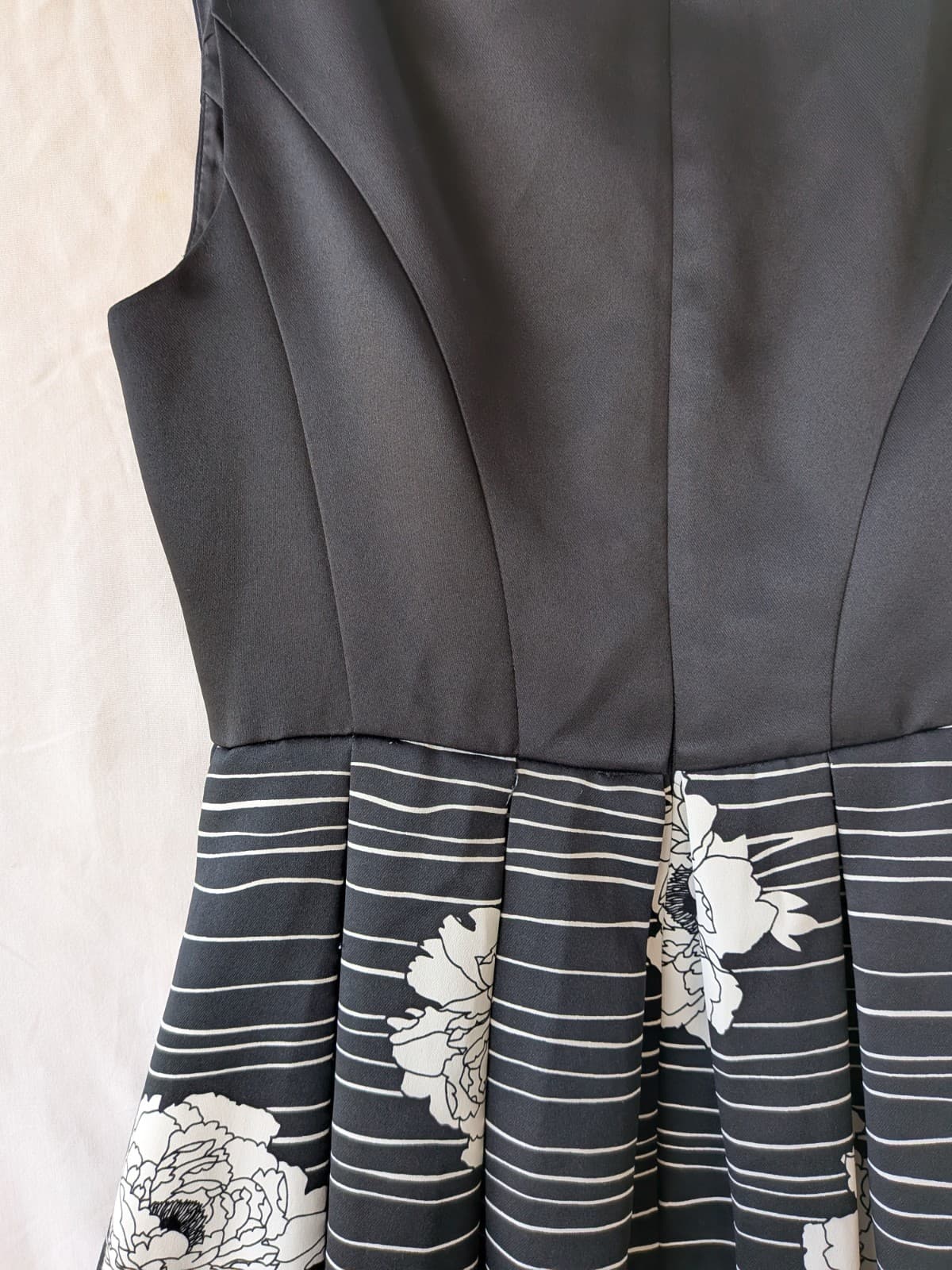 Review Dress Black White Floral Fit Flare Cocktail Office Satin Size Aus 10 Us 6 — photo 8 of 11