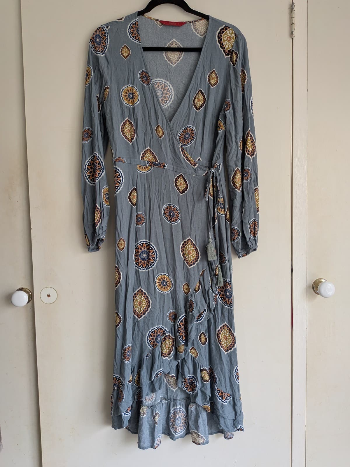 Tigerlily Wrap Midi Dress AUS 12 Blue Boho Medallion Print Rayon Long Sleeve — photo 2 of 9
