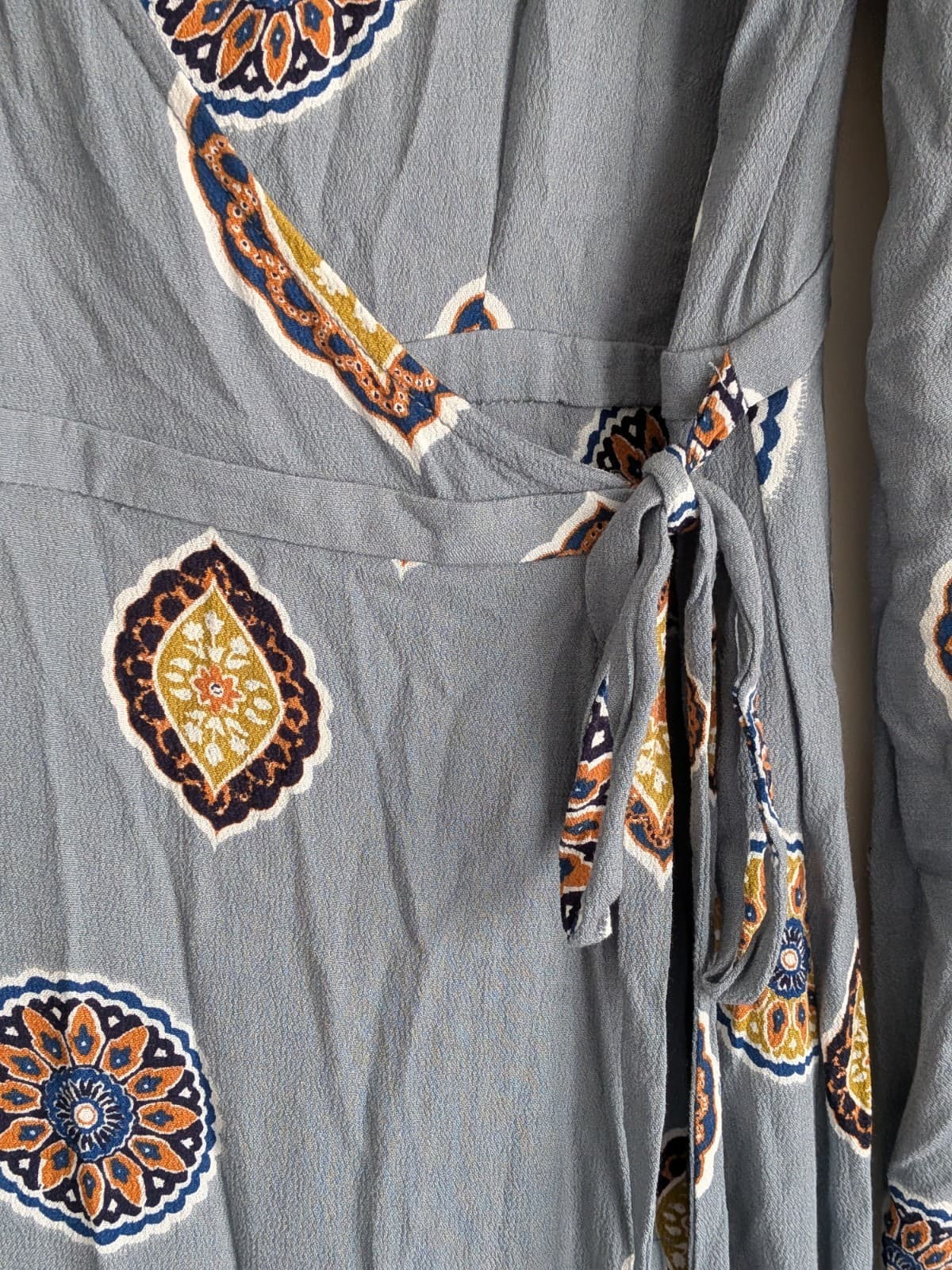 Tigerlily Wrap Midi Dress AUS 12 Blue Boho Medallion Print Rayon Long Sleeve — photo 7 of 9