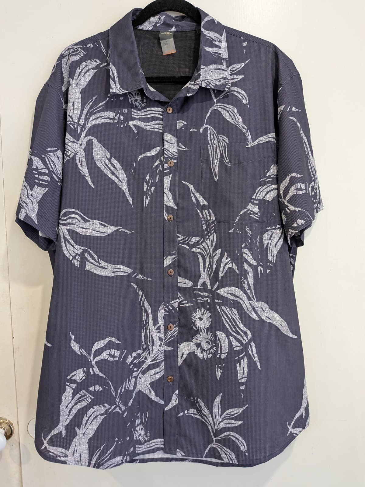 Quiksilver Waterman Shirt Mens XL Grey Short Sleeve Button Up Floral Print Beach — photo 2 of 12
