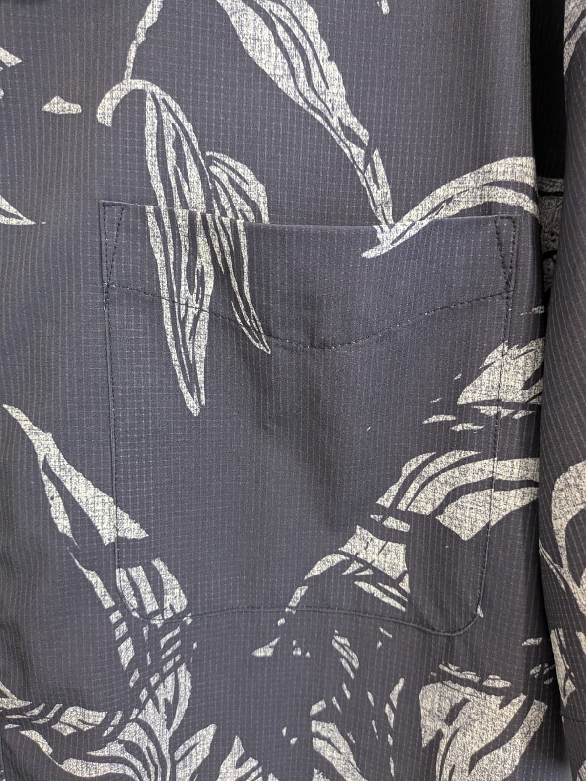 Quiksilver Waterman Shirt Mens XL Grey Short Sleeve Button Up Floral Print Beach — photo 7 of 12