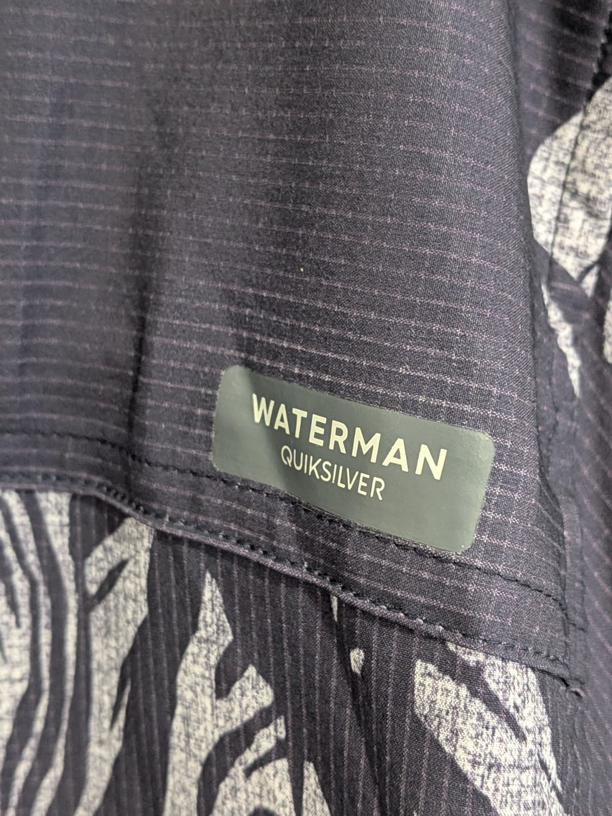 Quiksilver Waterman Shirt Mens XL Grey Short Sleeve Button Up Floral Print Beach — photo 9 of 12
