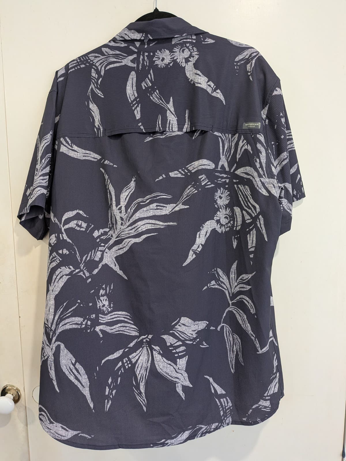 Quiksilver Waterman Shirt Mens XL Grey Short Sleeve Button Up Floral Print Beach — photo 10 of 12