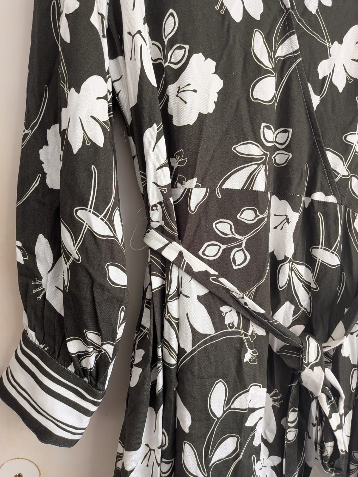 Yarra Trail Grove Dress Size 14 Green White Floral Midi Belted NWT — photo 3 of 11