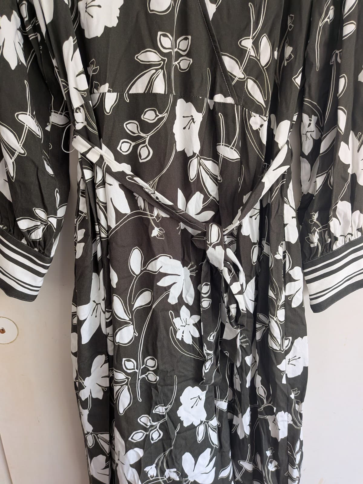 Yarra Trail Grove Dress Size 14 Green White Floral Midi Belted NWT — photo 6 of 11