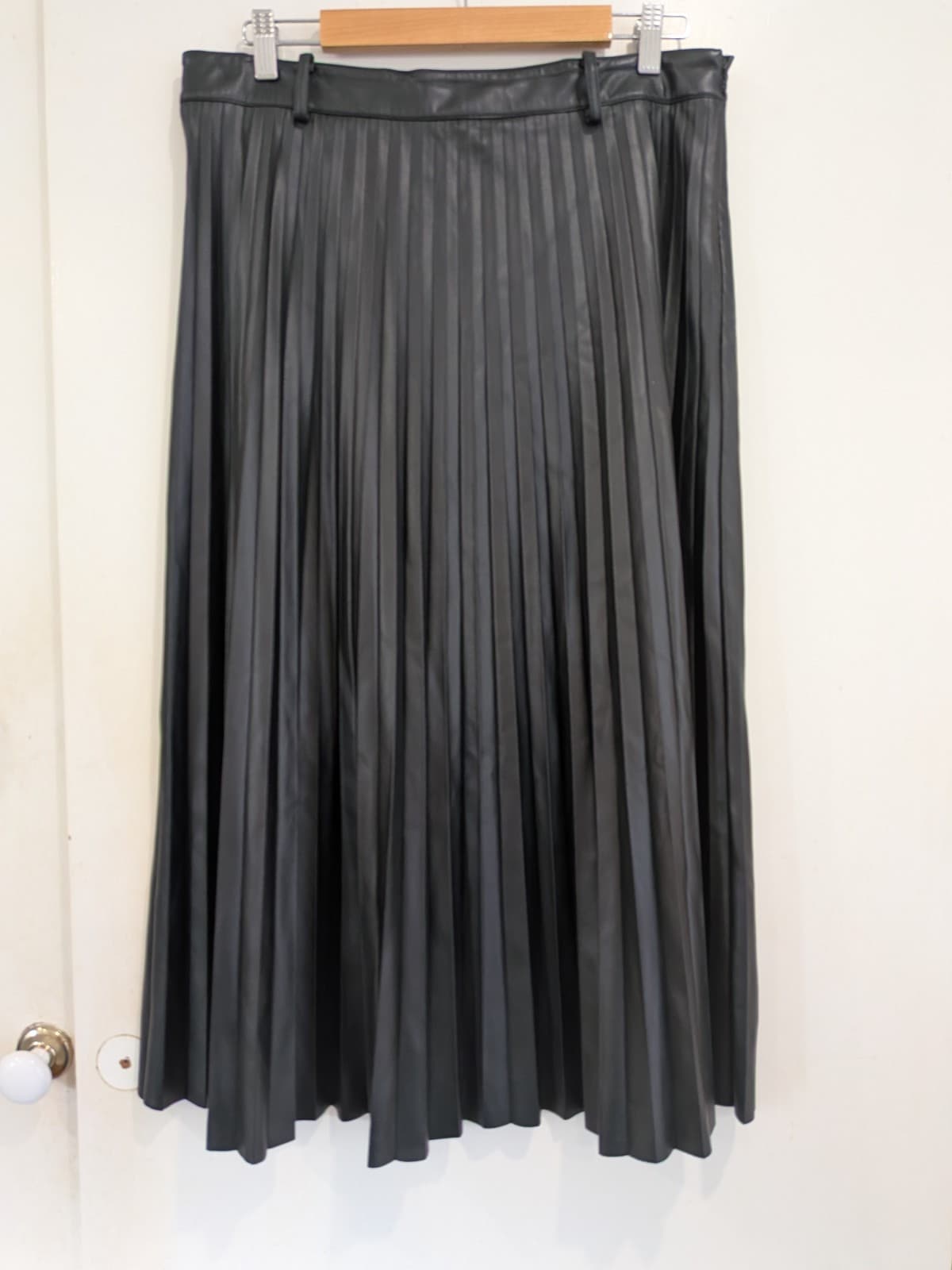 Portmans Vegan Leather Pleated Midi Skirt Black Size 14 High Waist — photo 4 of 14