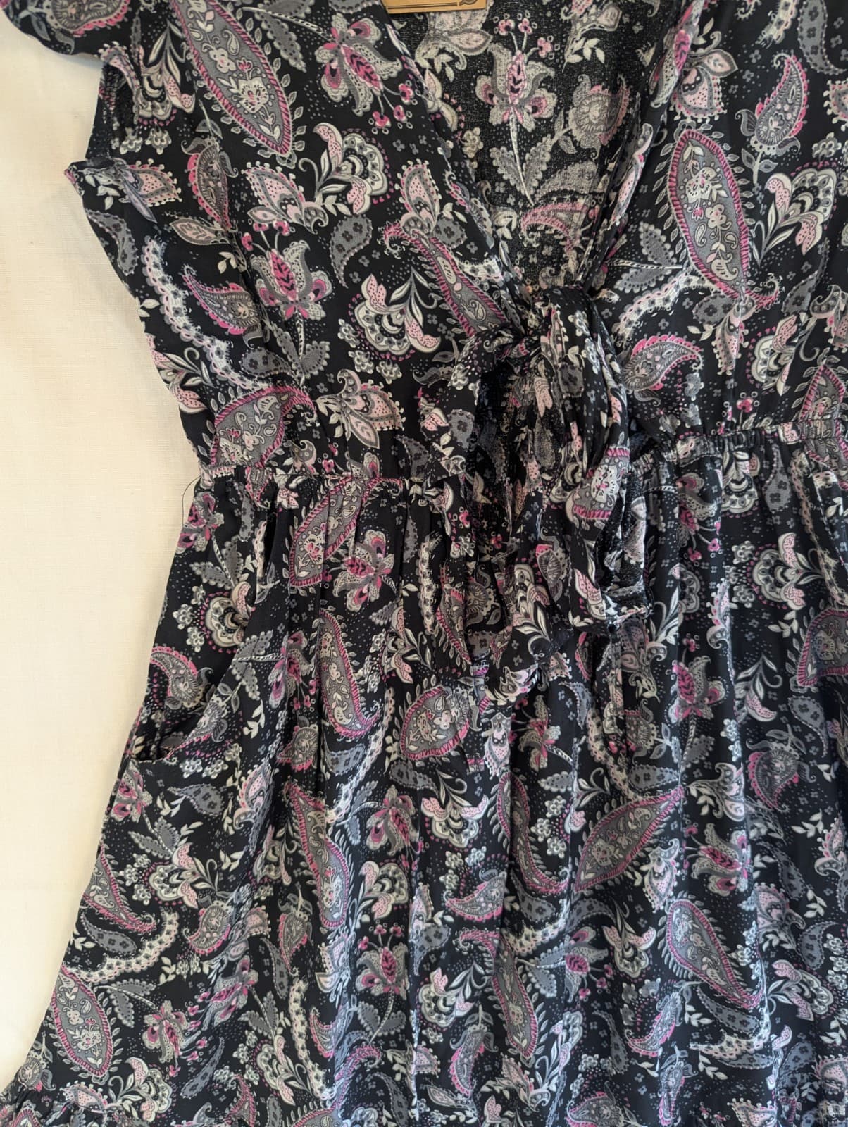 Tree of Life Dress Size L AUS 14 US 10 Black Pink Paisley Boho Short Sleeve Mini — photo 4 of 13
