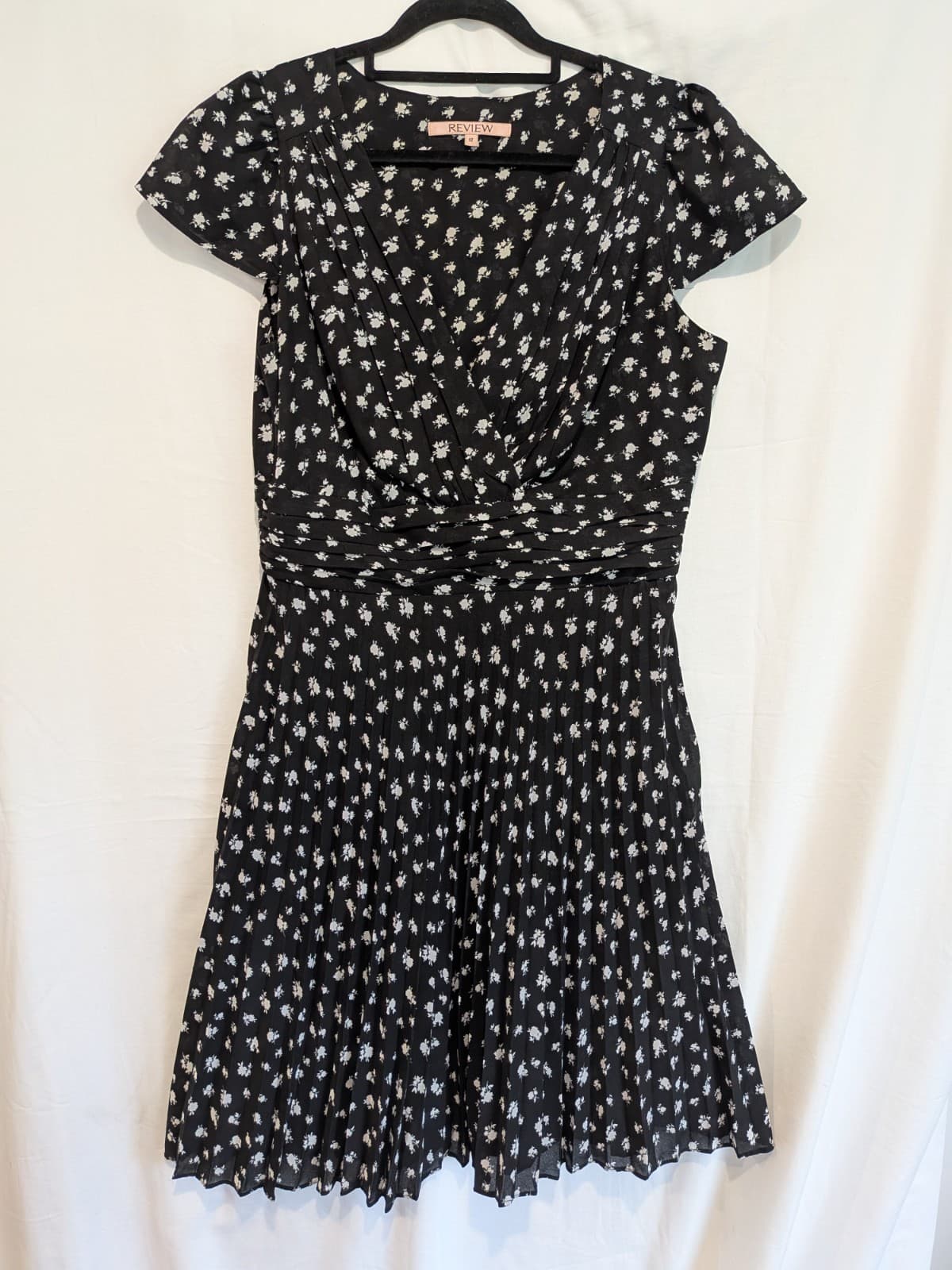 Review Floral Pleated Dress Size 12 Black White Tea Party Cocktail Retro — photo 2 of 9