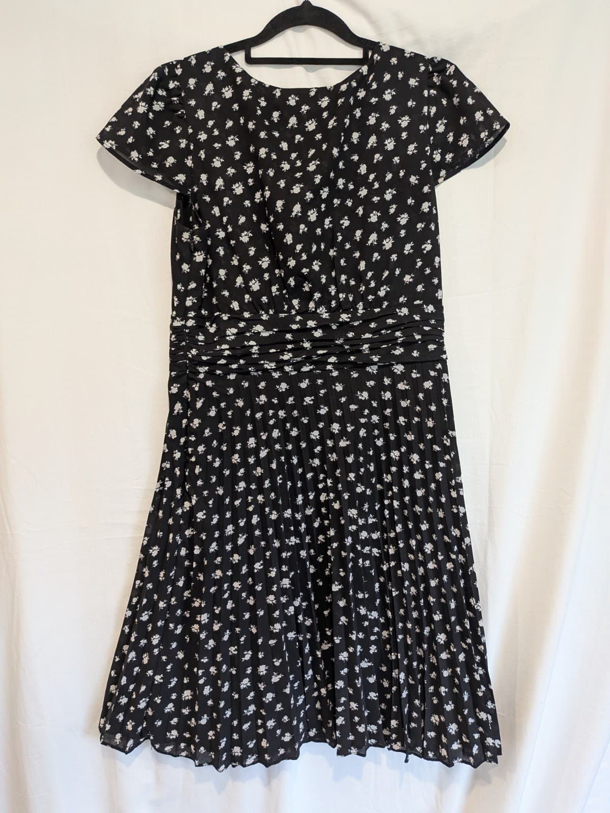 Review Floral Pleated Dress Size 12 Black White Tea Party Cocktail Retro — photo 9 of 9