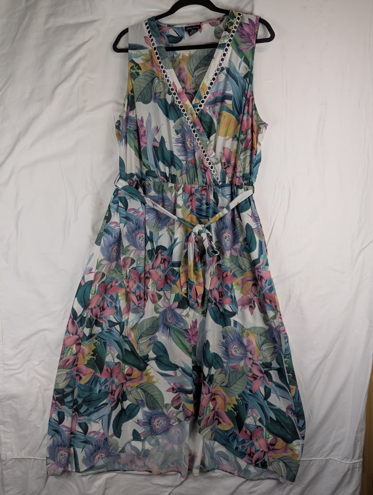 City Chic Dress Plus Size AUS 18 US 14 Sleeveless Belted V Neck Curve Tropical — photo 3 of 13