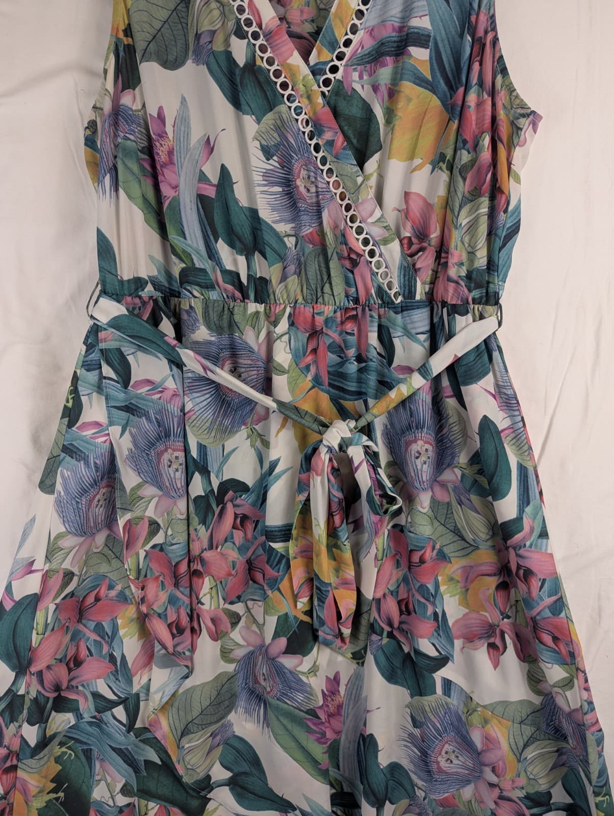 City Chic Dress Plus Size AUS 18 US 14 Sleeveless Belted V Neck Curve Tropical — photo 5 of 13