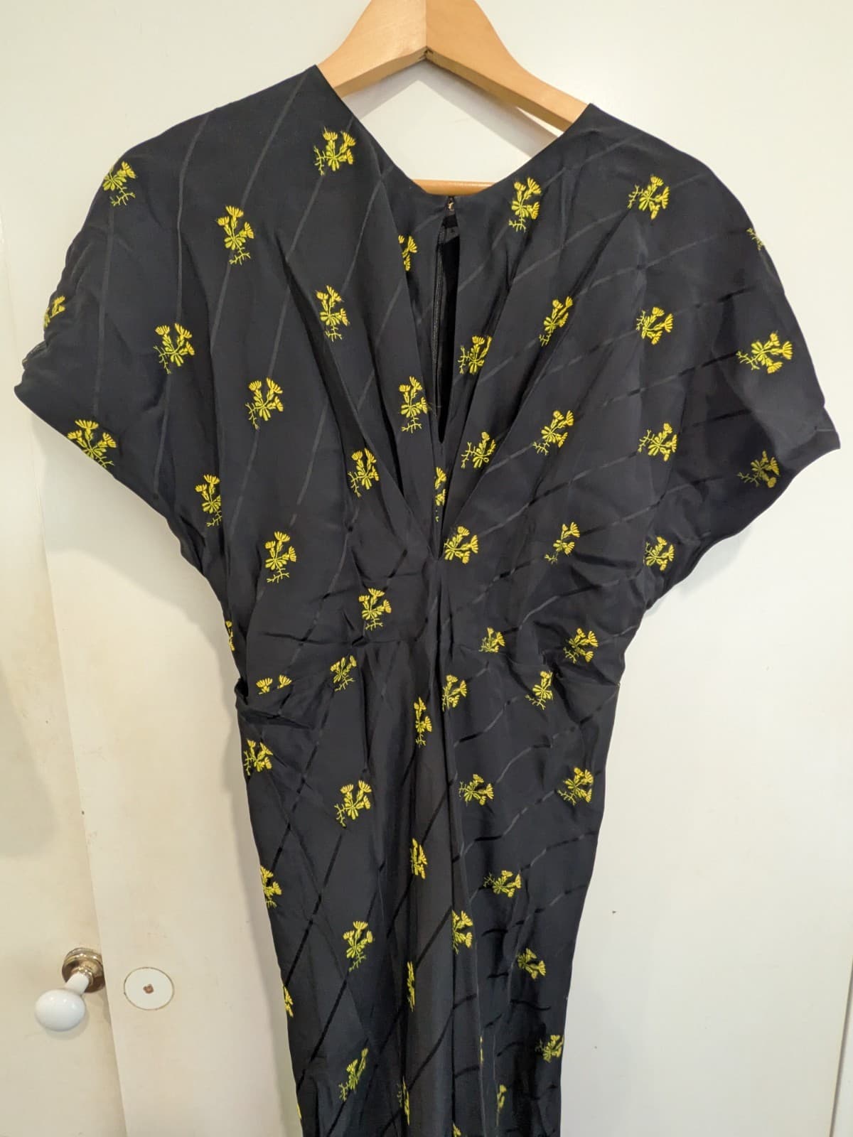 Oroton Black Embroidered Floral Midi Dress Gathered Waist Size 14 AU — photo 18 of 18