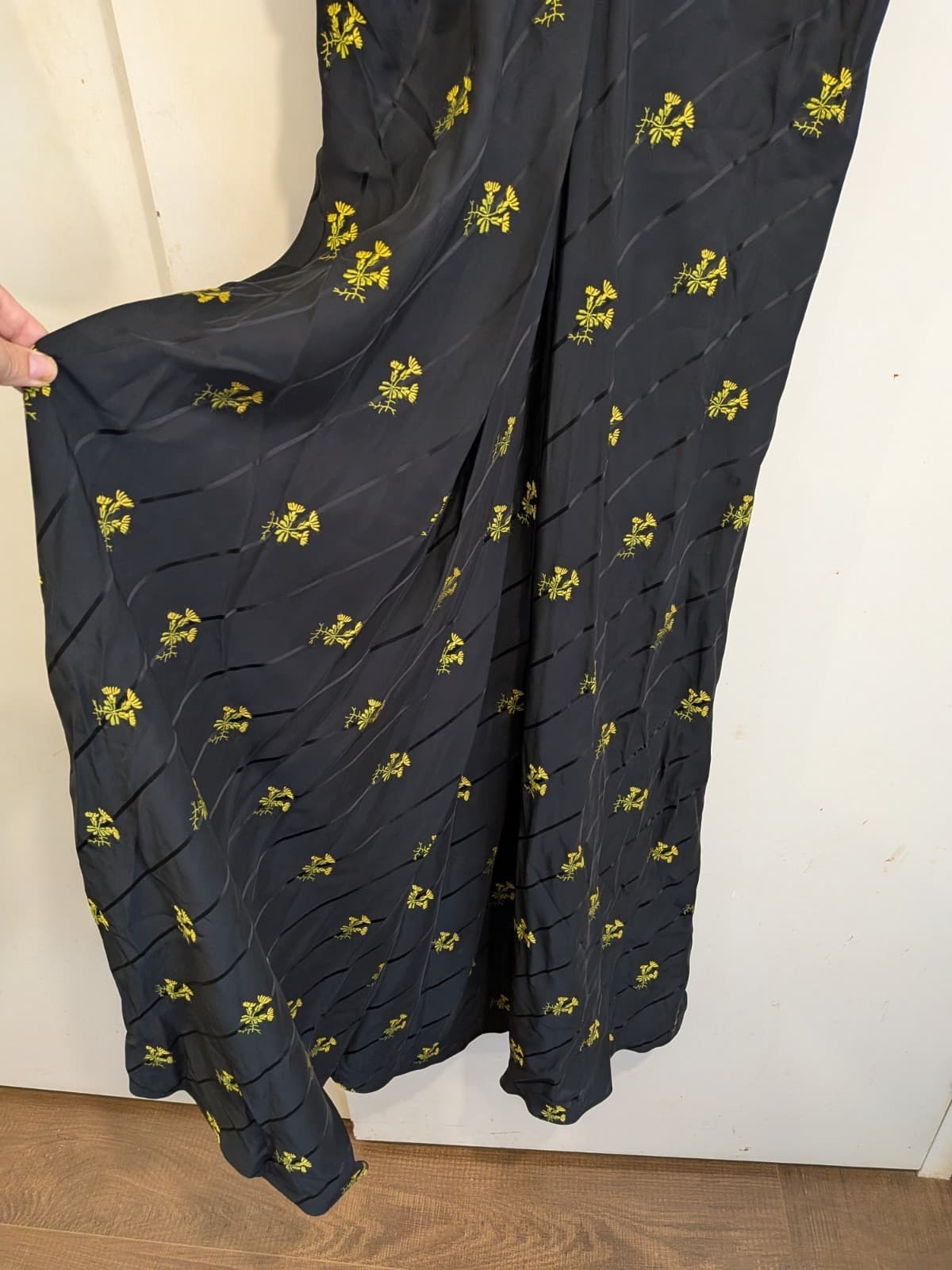 Oroton Black Embroidered Floral Midi Dress Gathered Waist Size 14 AU — photo 4 of 18