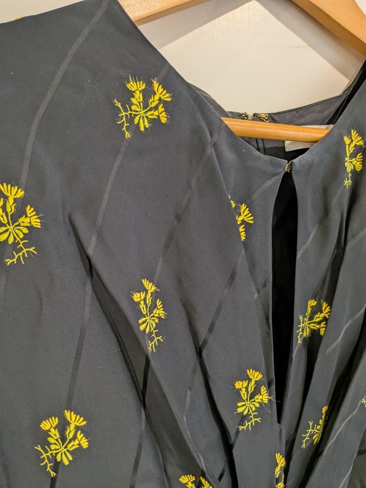 Oroton Black Embroidered Floral Midi Dress Gathered Waist Size 14 AU — photo 7 of 18