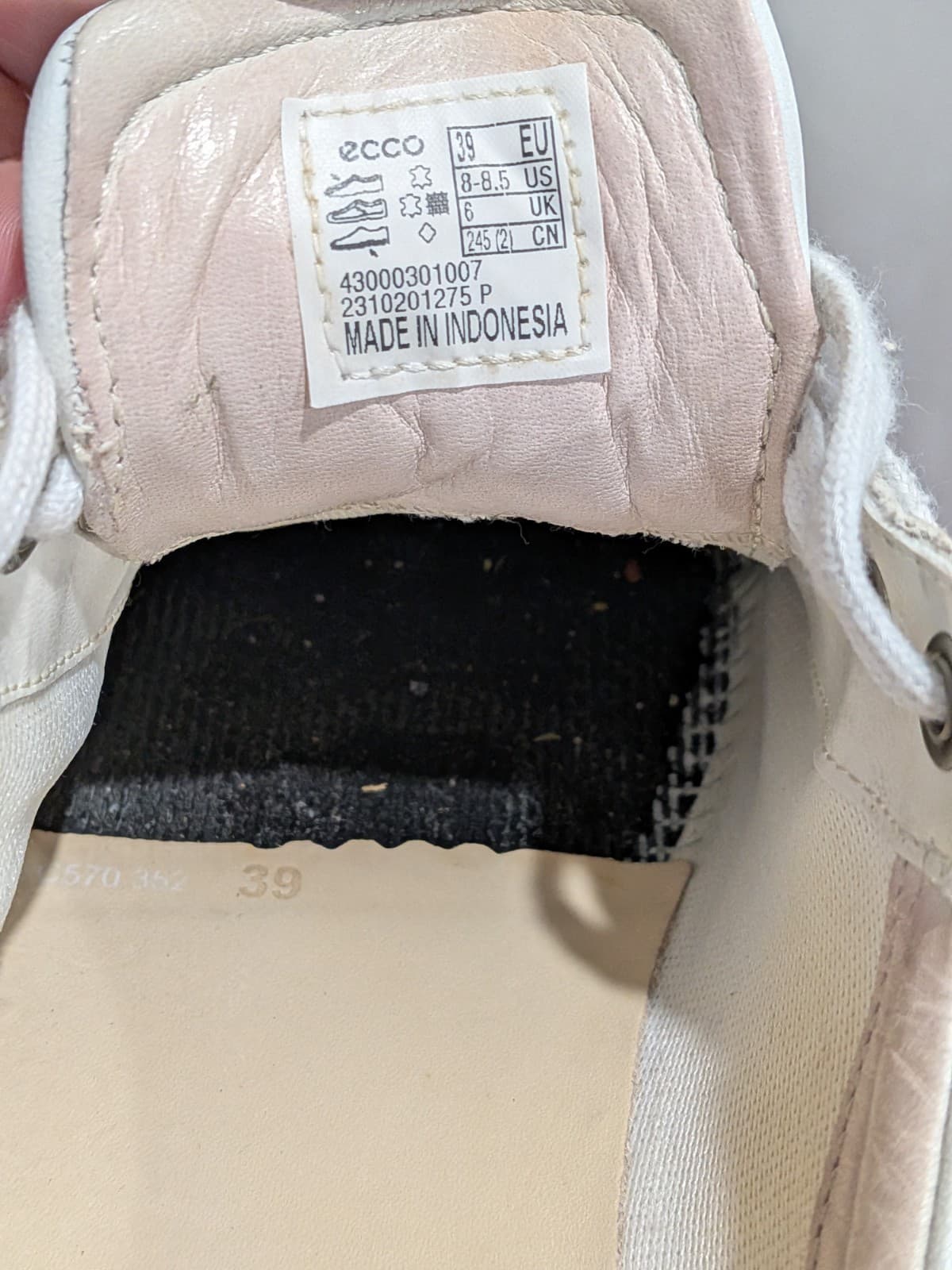 Ecco Wide Fit Sneakers White Leather Orthopedic Comfort Shoes Size EU 39 AU 8.5 — photo 14 of 17