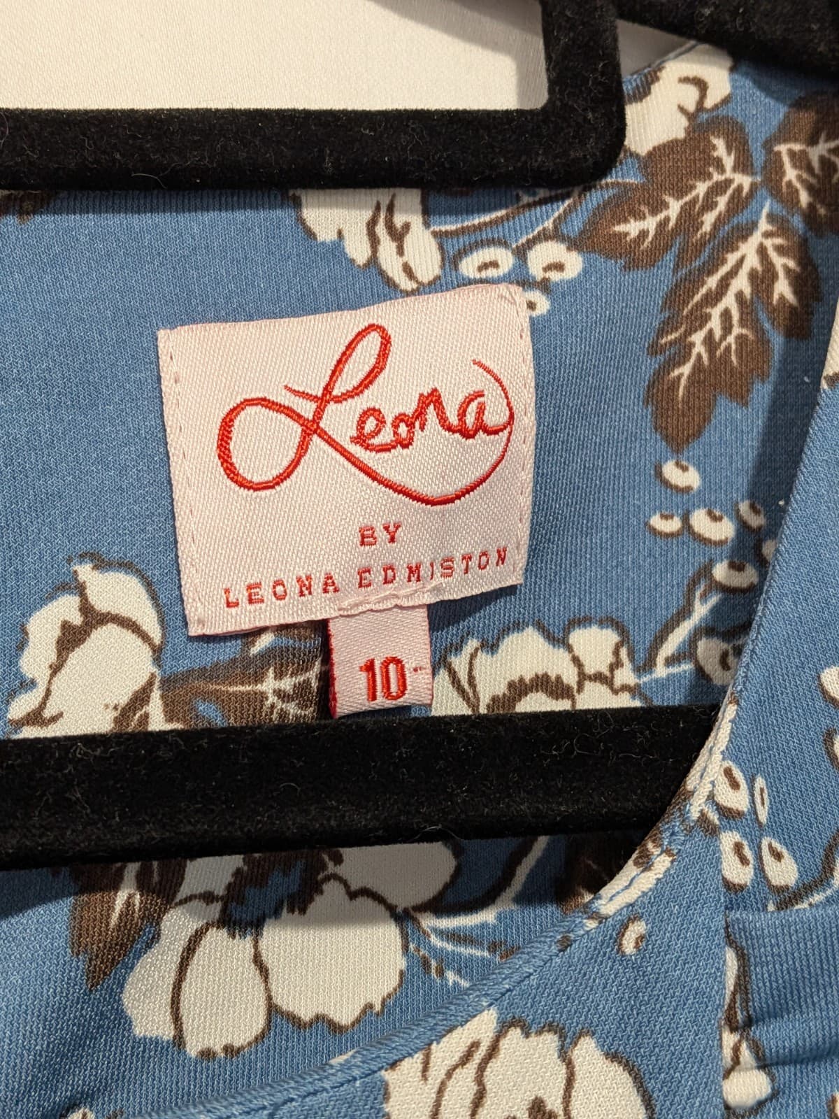 Leona Edmiston Blue Floral Ruched Knee Length Dress Size 10 Work Occasion — photo 7 of 11