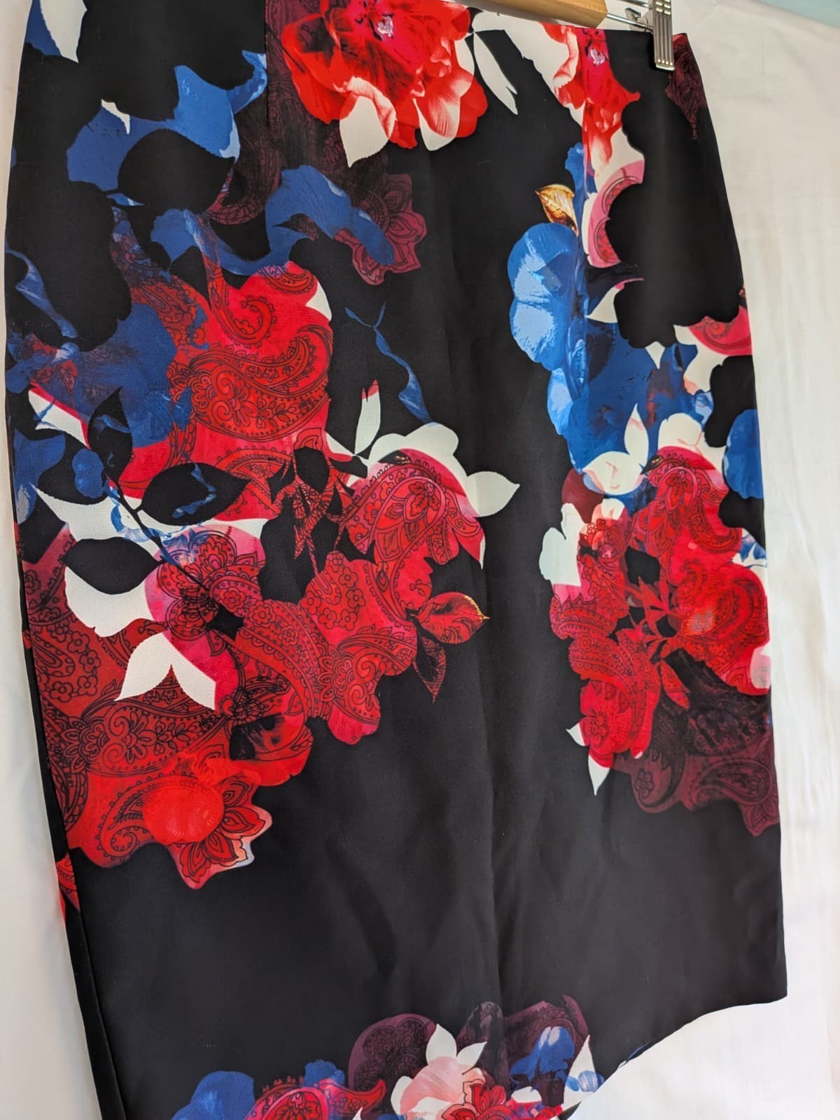 Anthea Crawford Floral Pencil Skirt Size 10 Black Red Blue Paisley Stretch — photo 4 of 10