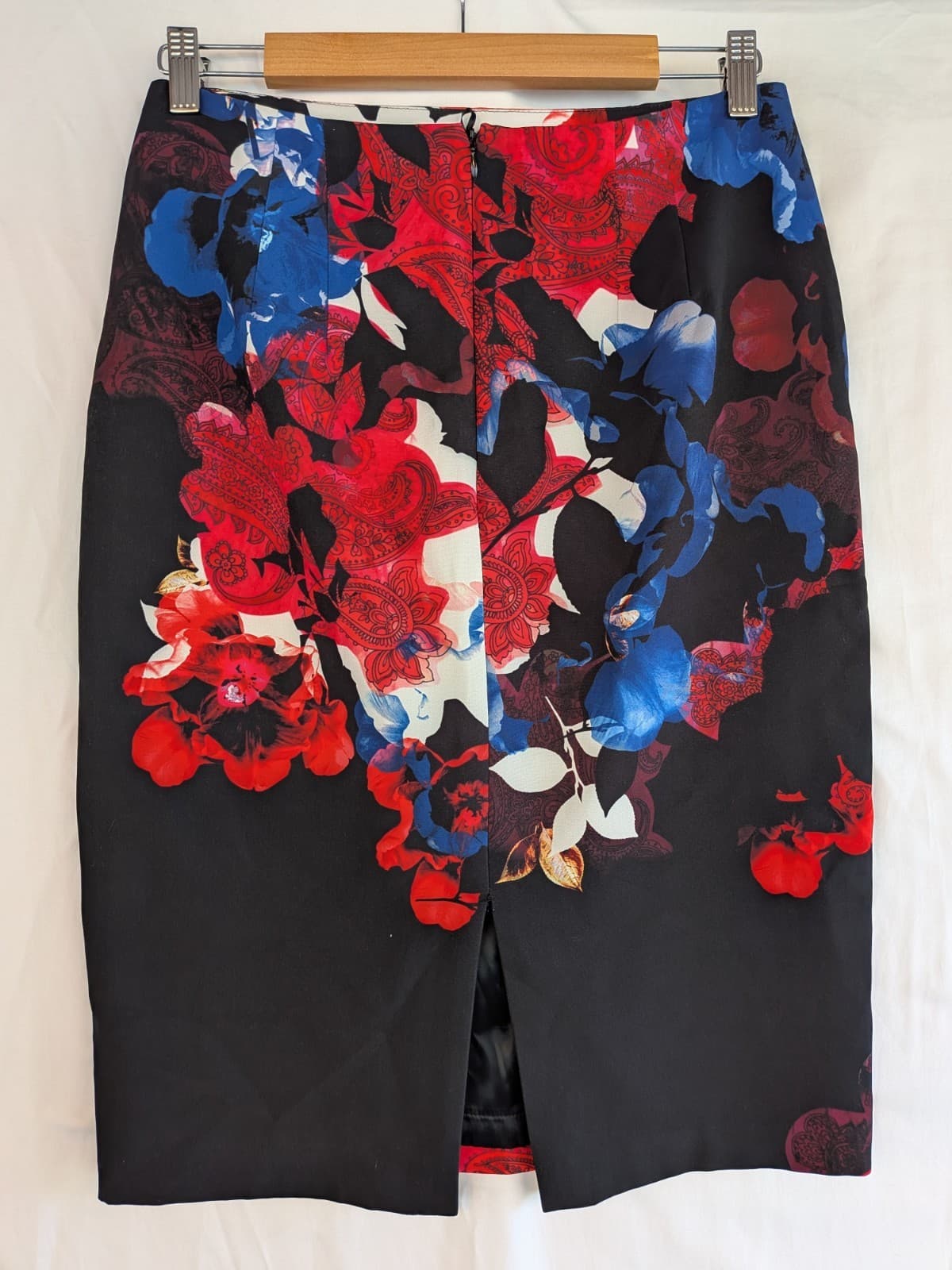 Anthea Crawford Floral Pencil Skirt Size 10 Black Red Blue Paisley Stretch — photo 6 of 10