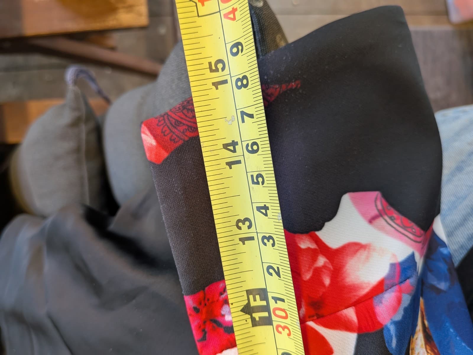 Anthea Crawford Floral Pencil Skirt Size 10 Black Red Blue Paisley Stretch — photo 10 of 10