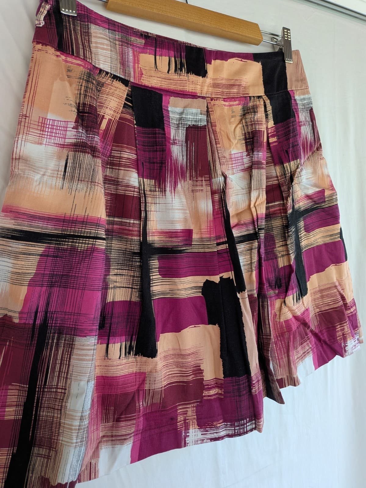 Review Skirt Size 10 Pink Abstract Pleated Fit Flare Mini A-Line — photo 8 of 9