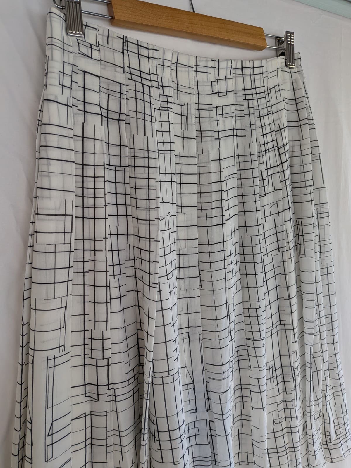 Portmans White Black Geometric Midi Skirt Size 12 Pleated A-Line Retro — photo 5 of 9