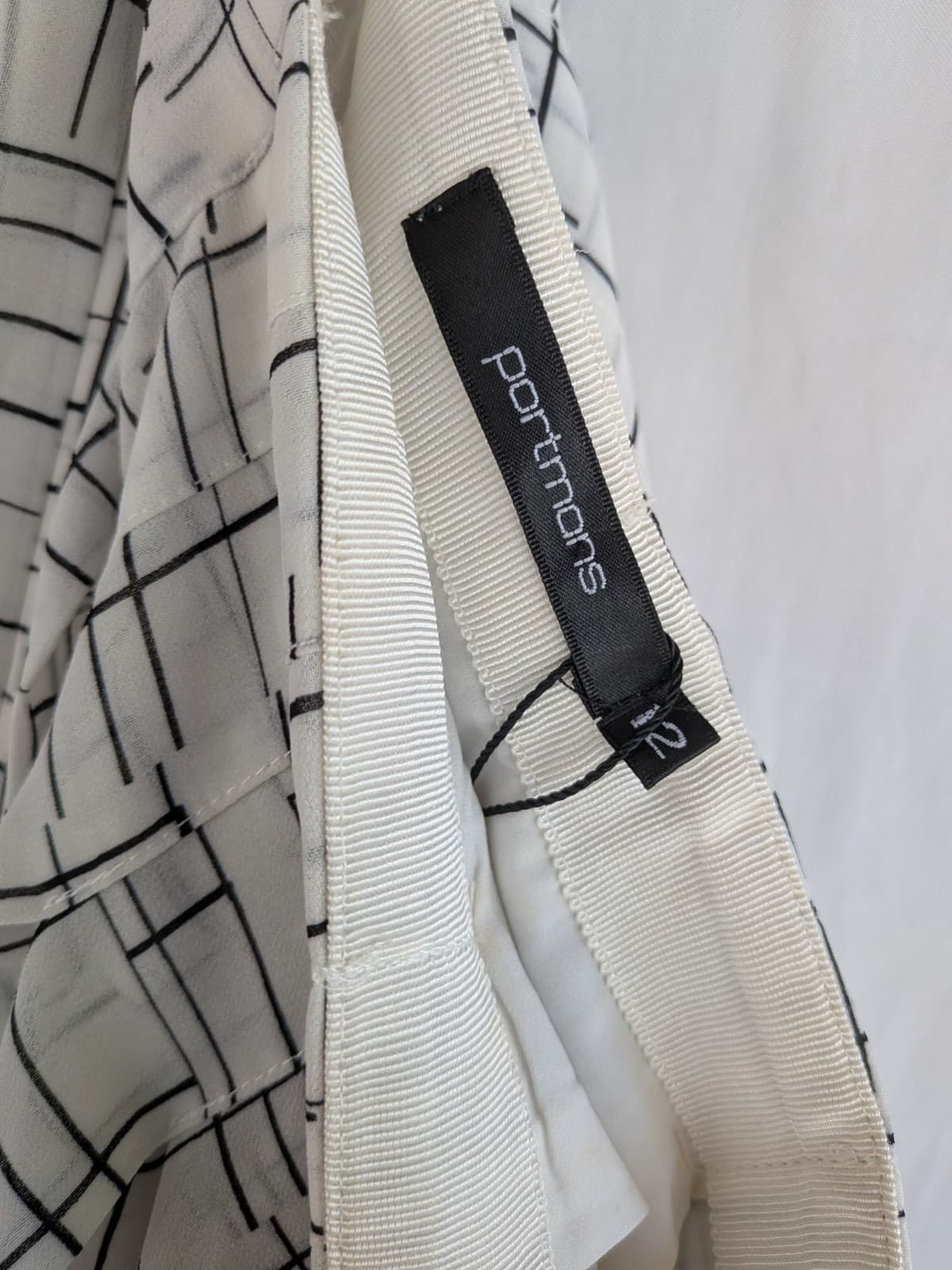 Portmans White Black Geometric Midi Skirt Size 12 Pleated A-Line Retro — photo 7 of 9