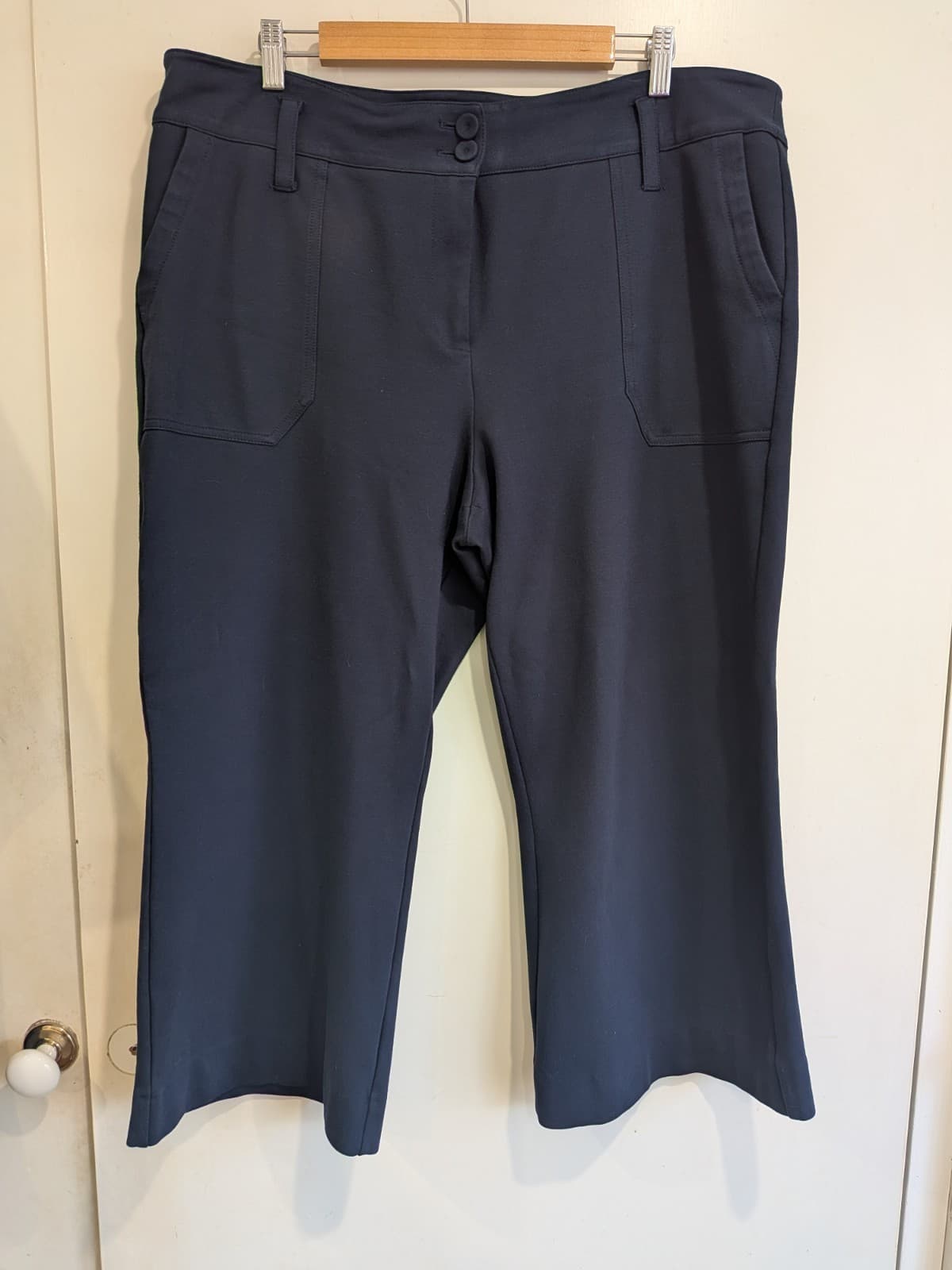 Review Women's Plus Size 18 Navy Stretch Cropped Career Work Pants Pockets — photo 2 of 10