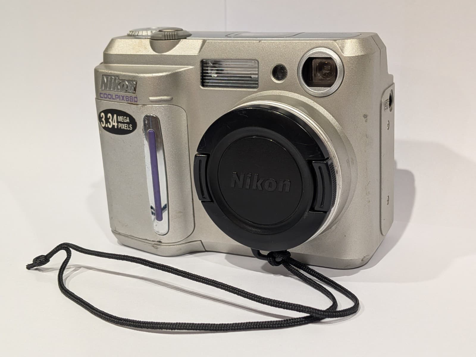 Nikon Coolpix 880 3.34MP Vintage Digital Camera Tested Working w/ Lens Cap — photo 3 of 16
