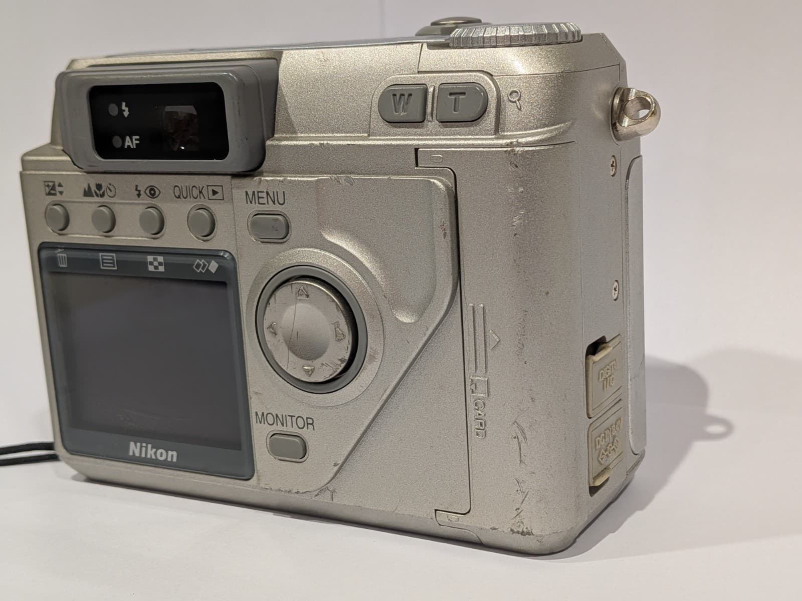 Nikon Coolpix 880 3.34MP Vintage Digital Camera Tested Working w/ Lens Cap — photo 6 of 16
