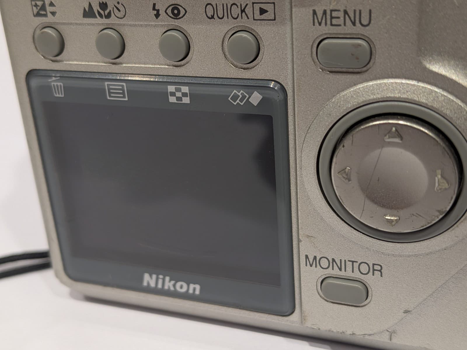 Nikon Coolpix 880 3.34MP Vintage Digital Camera Tested Working w/ Lens Cap — photo 9 of 16